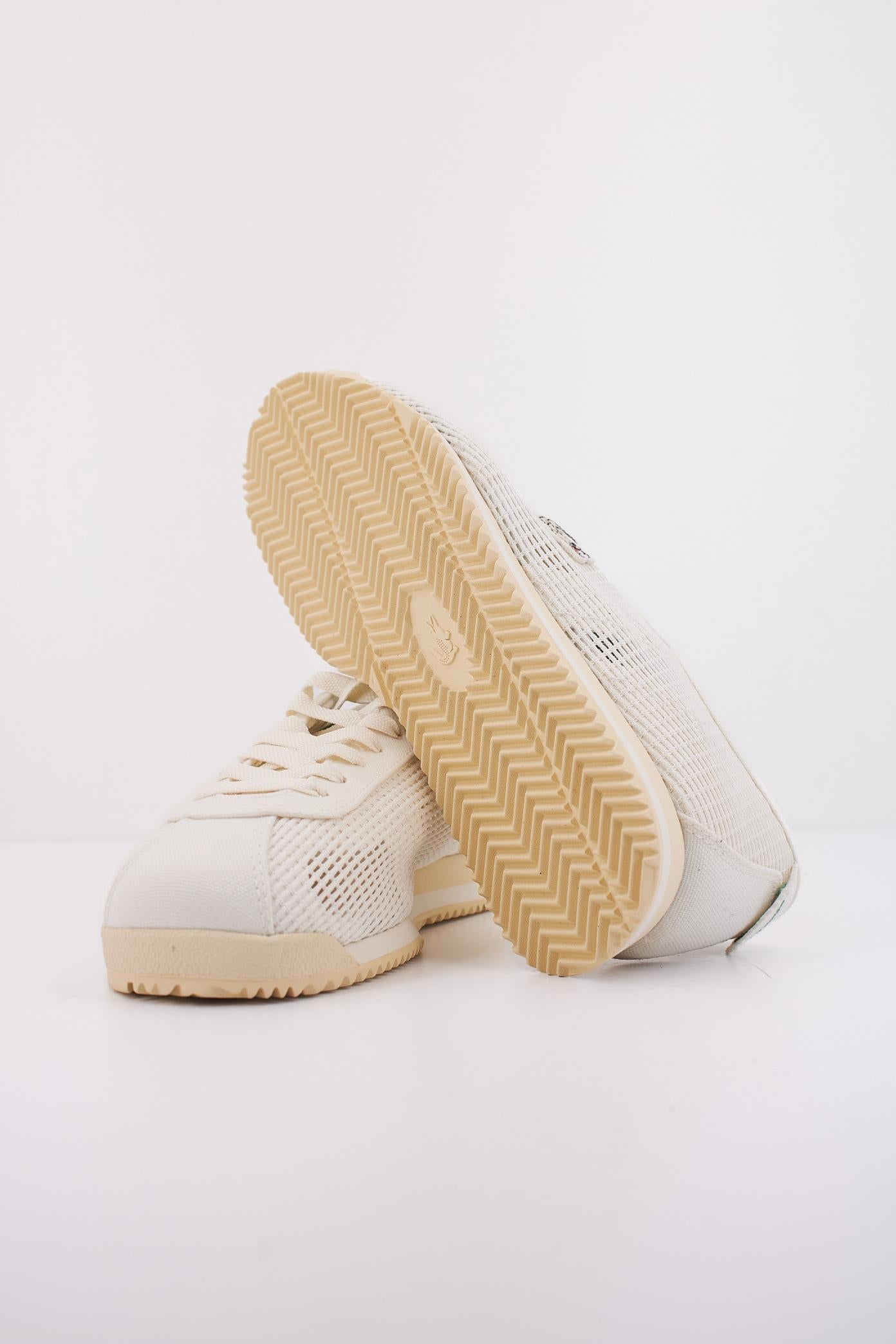 LACOSTE CLUB-LOW en color BEIS (5)