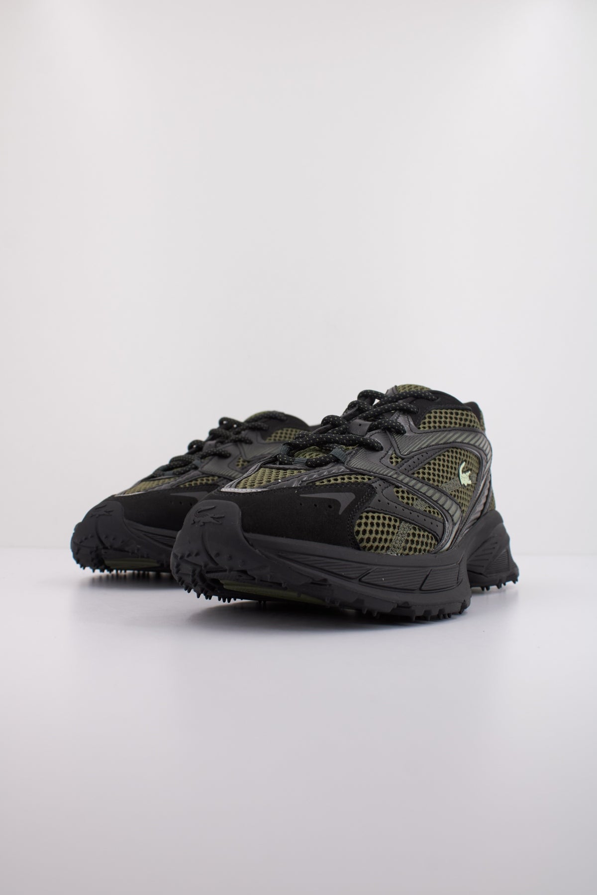 LACOSTE SMA en color NEGRO (2)