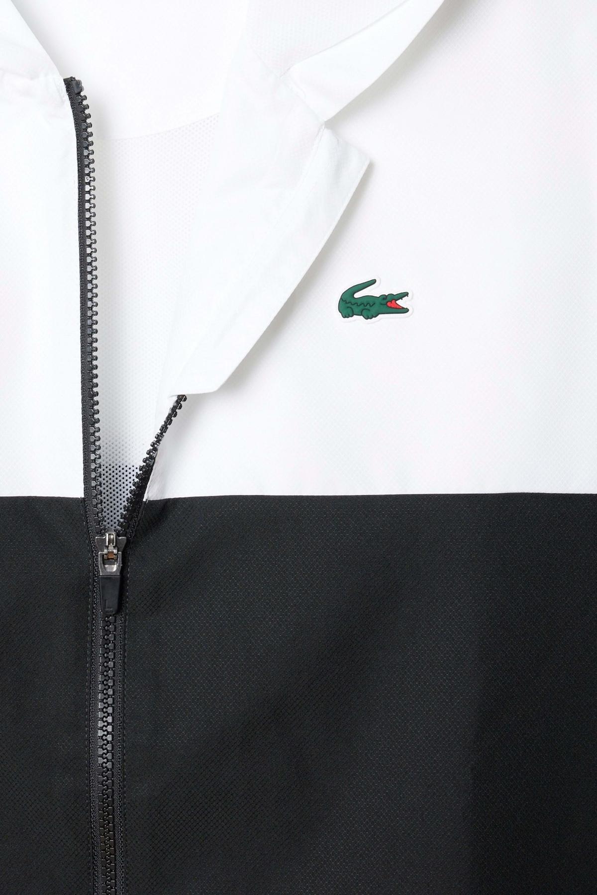 LACOSTE TENNIS WATER-REPELLENT HOODED JACKET en color NEGRO (2)