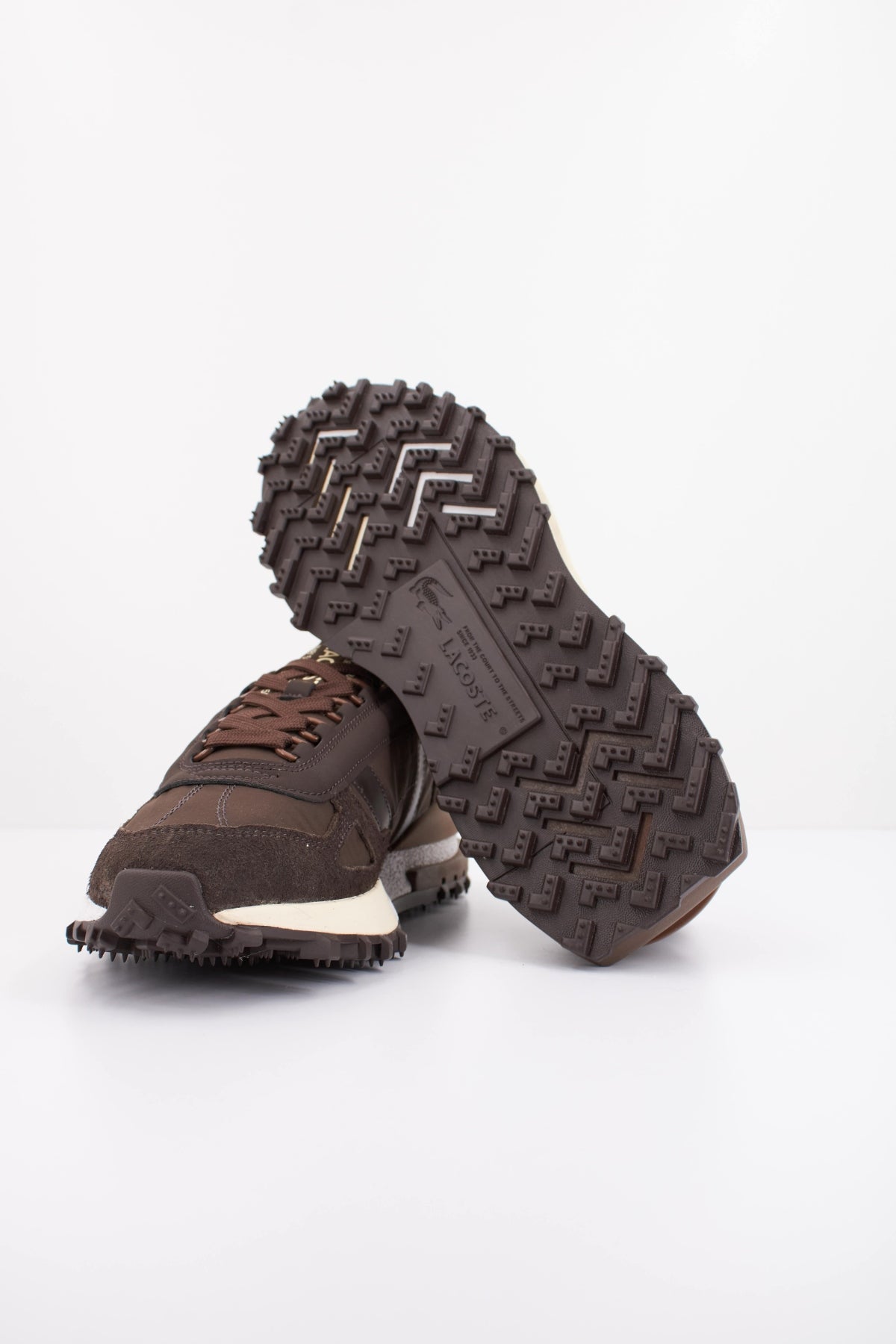 LACOSTE ELITE ACTIVE en color MARRON (5)