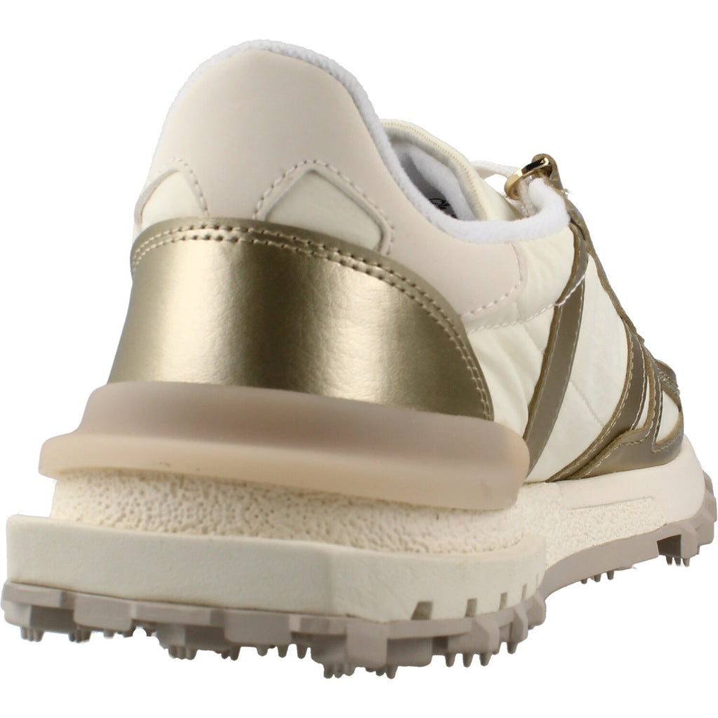 LACOSTE SFA en color ORO (3)