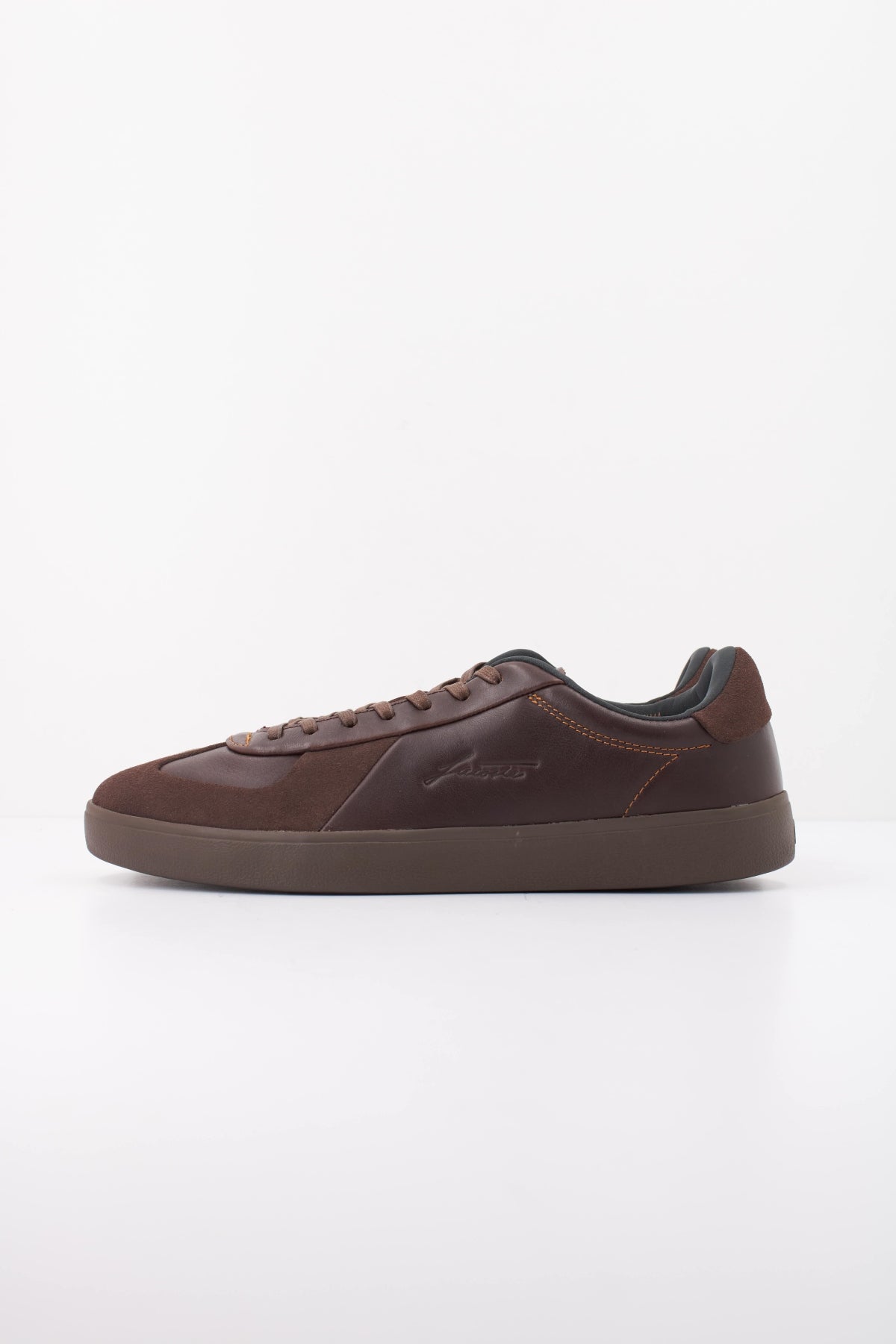 LACOSTE SMA BASESHOT PRO en color MARRON (1)