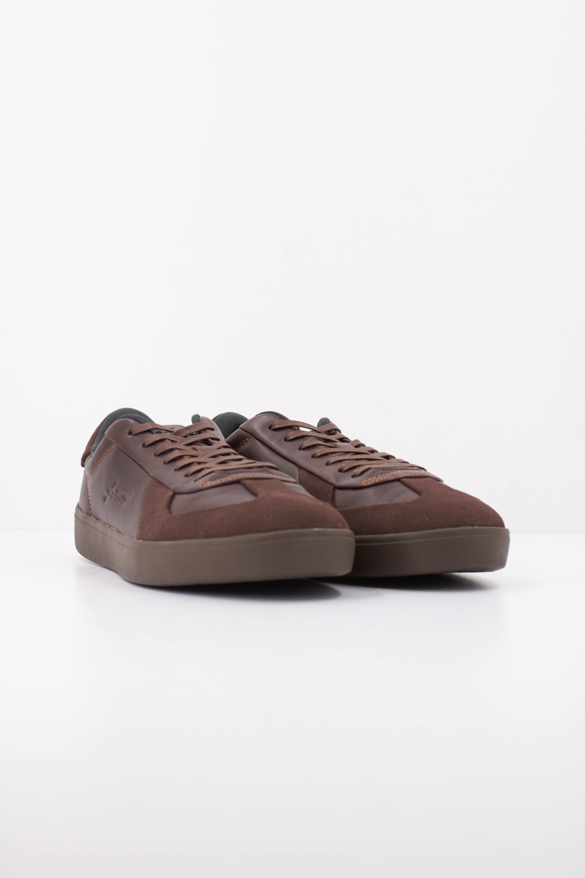 LACOSTE SMA BASESHOT PRO en color MARRON (2)