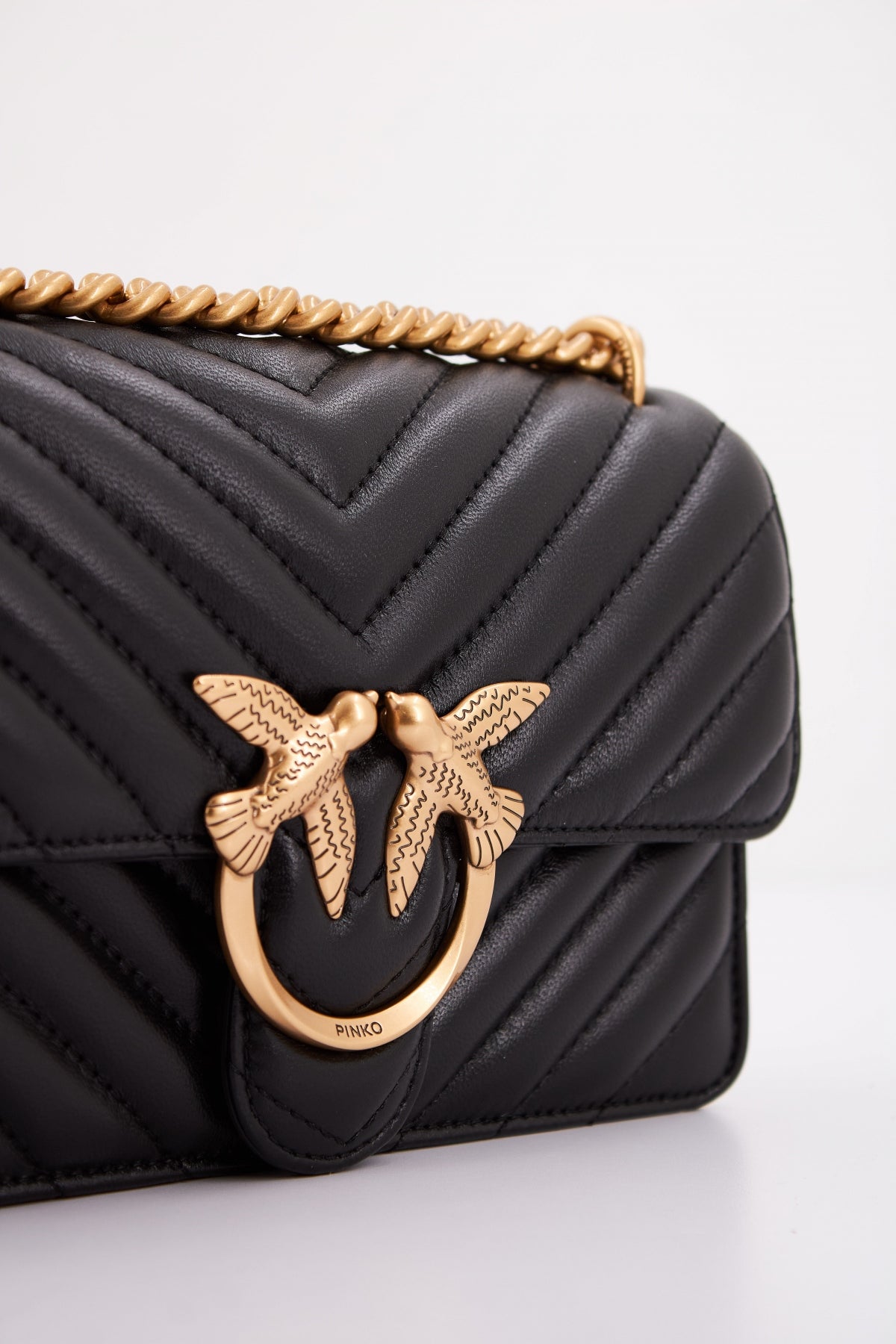 PINKO LOVE ONE MINI DC SHEEP en color NEGRO (4)