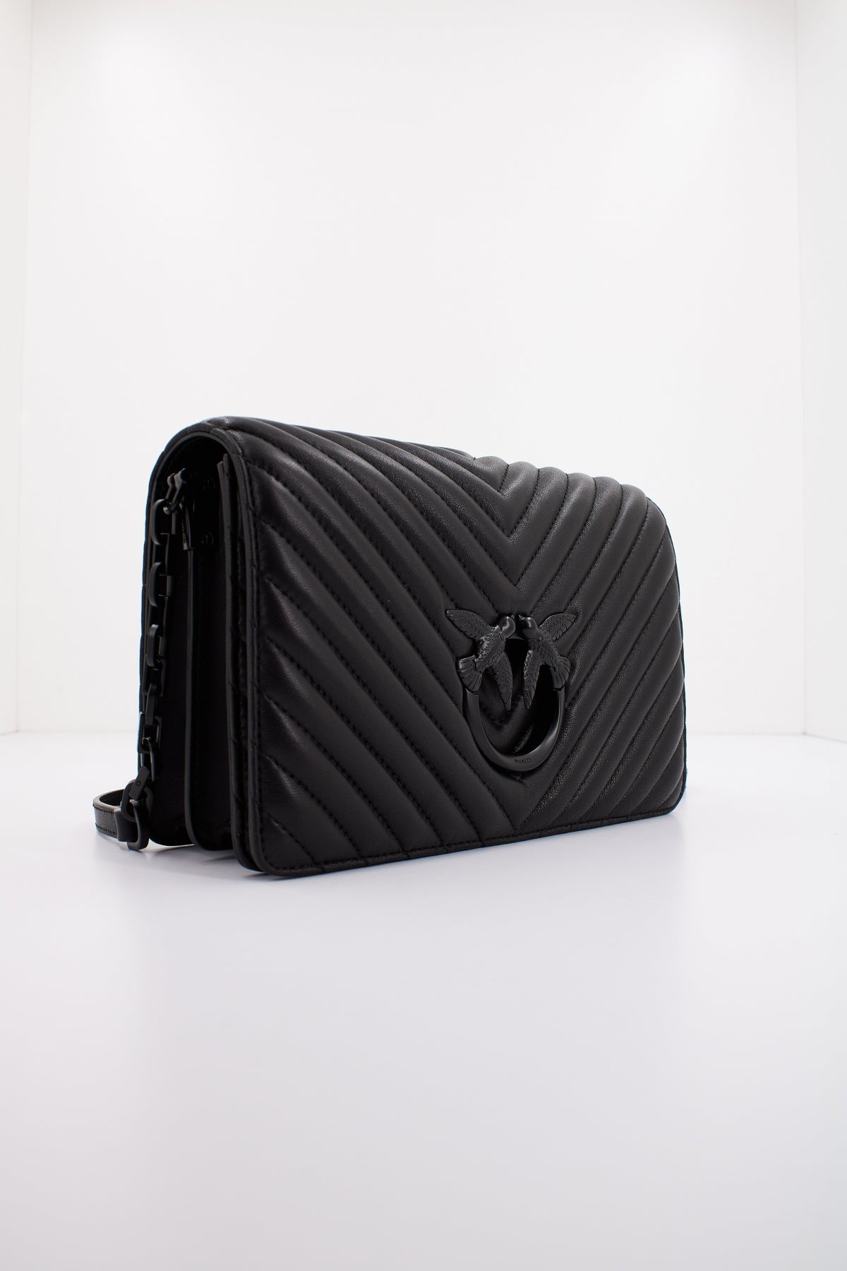 PINKO LOVE CLICK CLASSIC SHEE en color NEGRO (2)