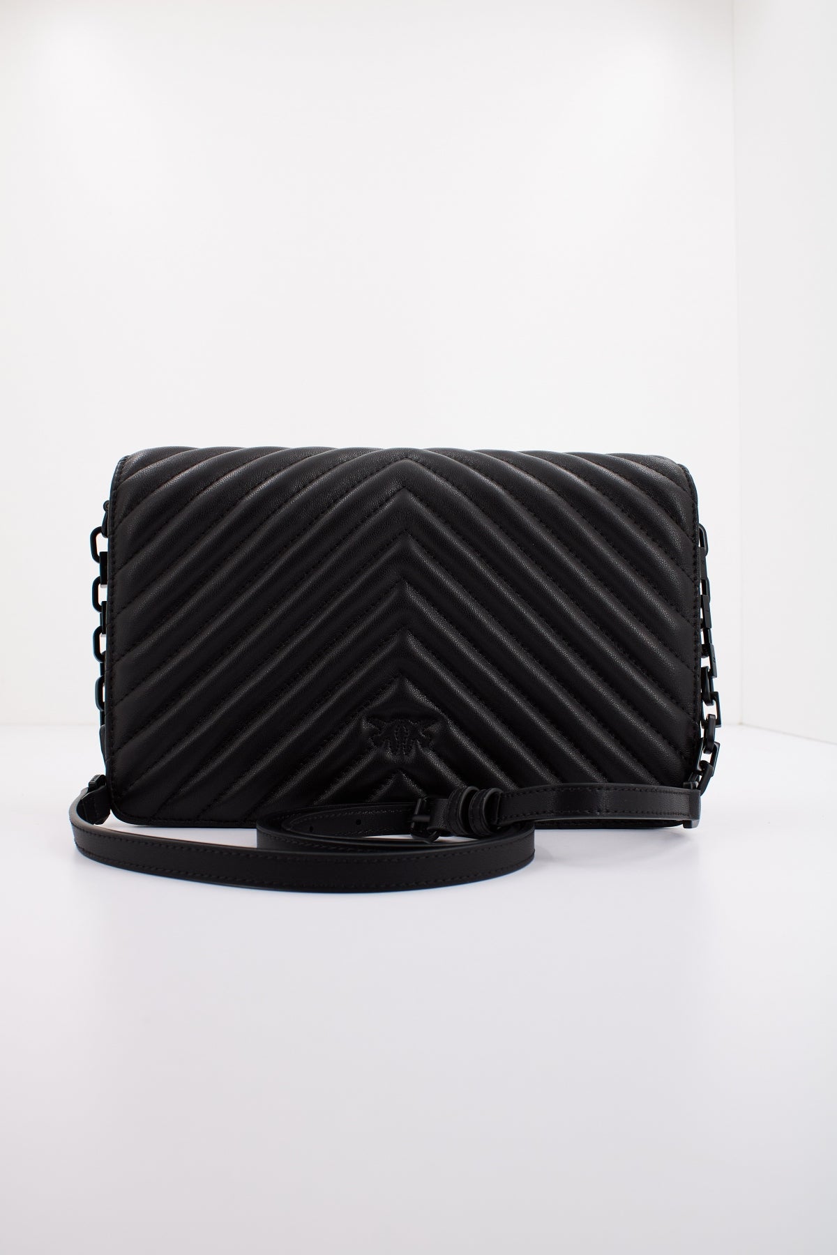 PINKO LOVE CLICK CLASSIC SHEE en color NEGRO (3)