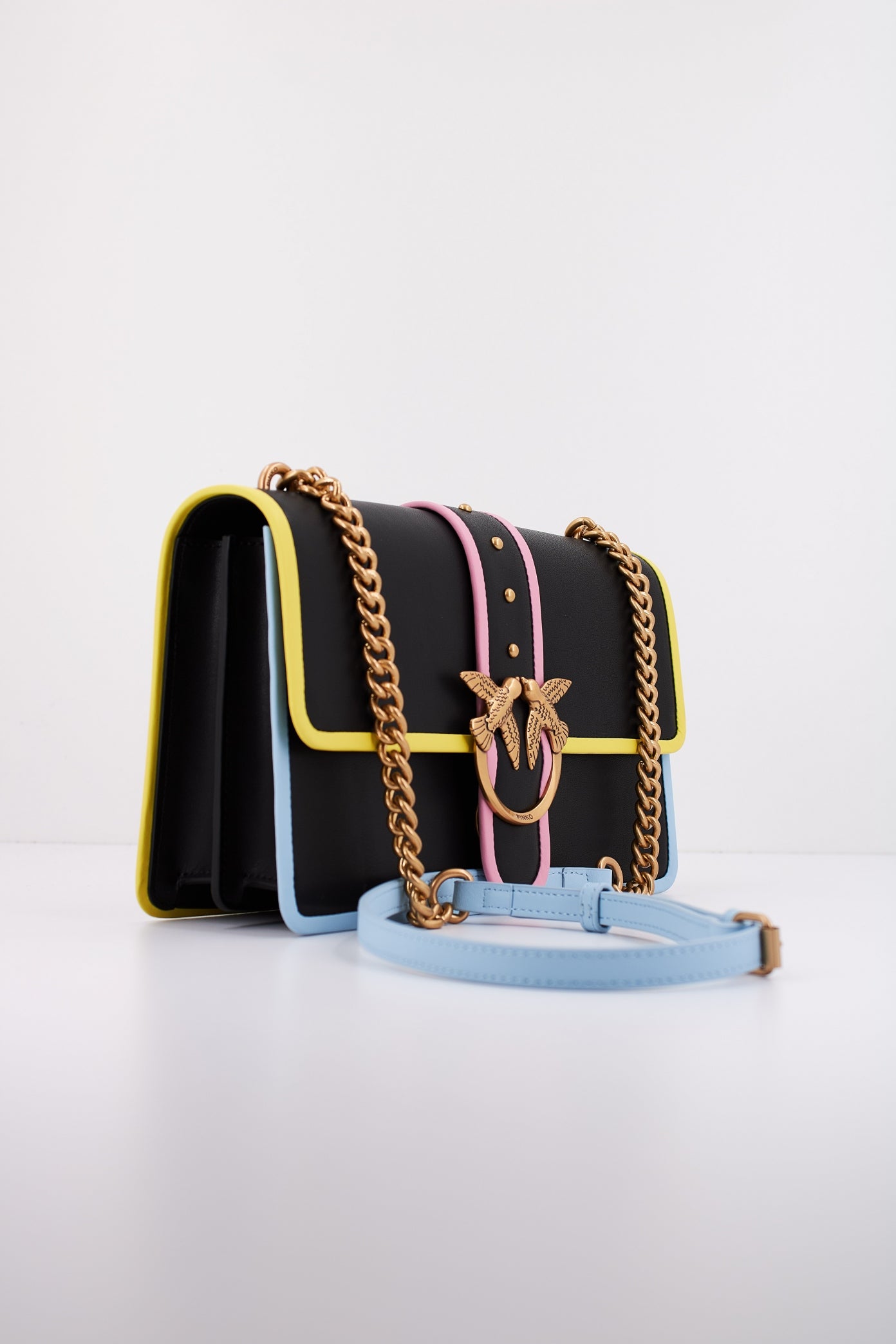 PINKO AK LOVE ONE CLASSIC CL en color NEGRO (2)