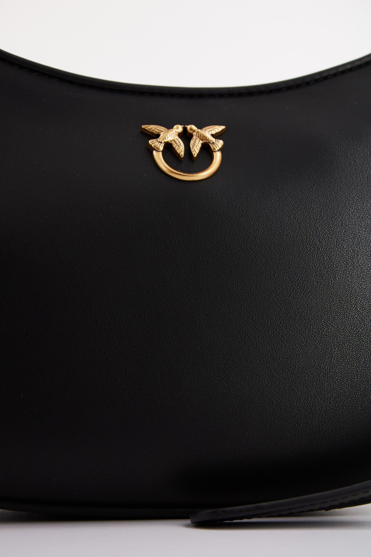 PINKO HALF MOON MINI FL en color NEGRO (4)