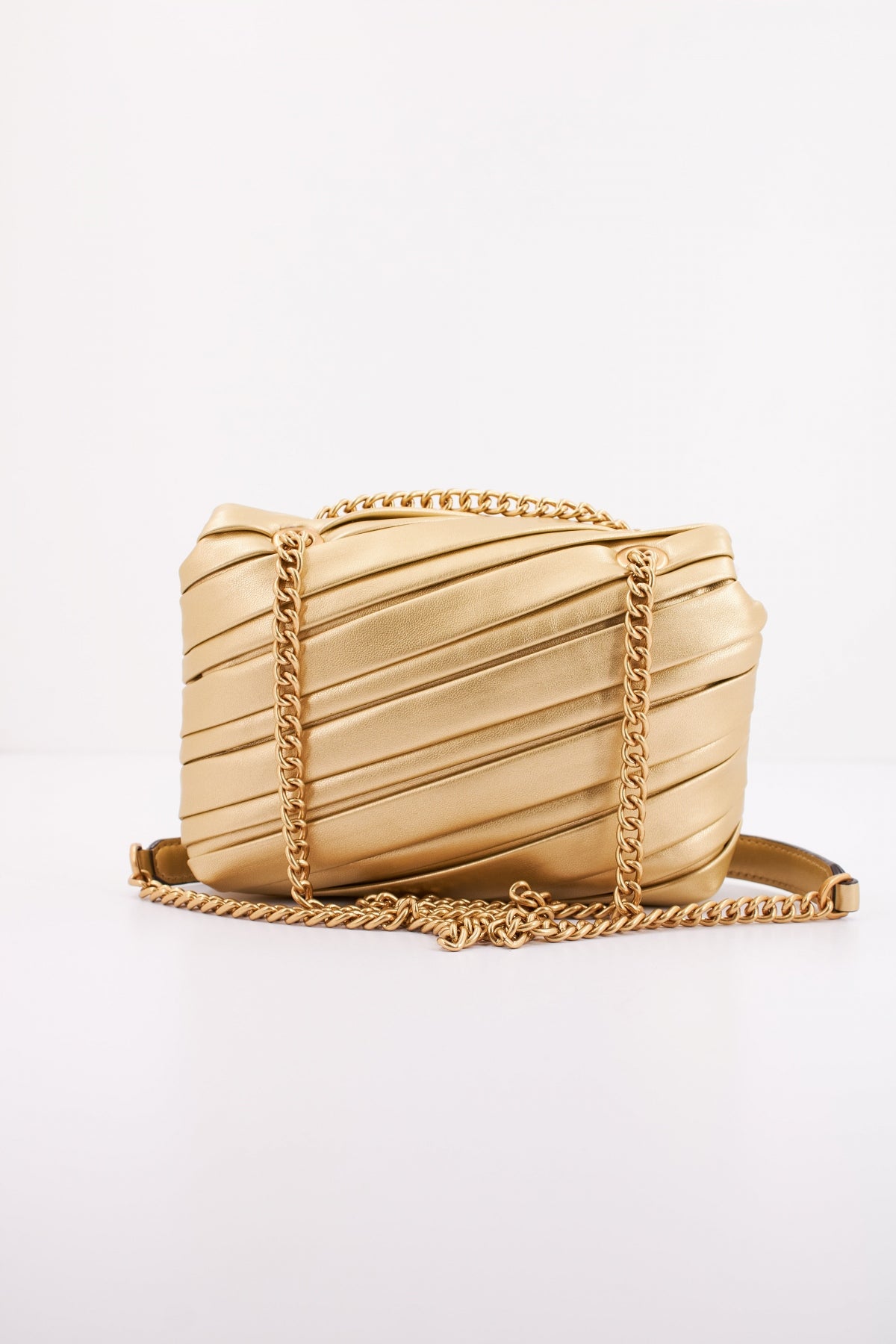 PINKO LOVE BABY PUFF CL en color ORO (3)