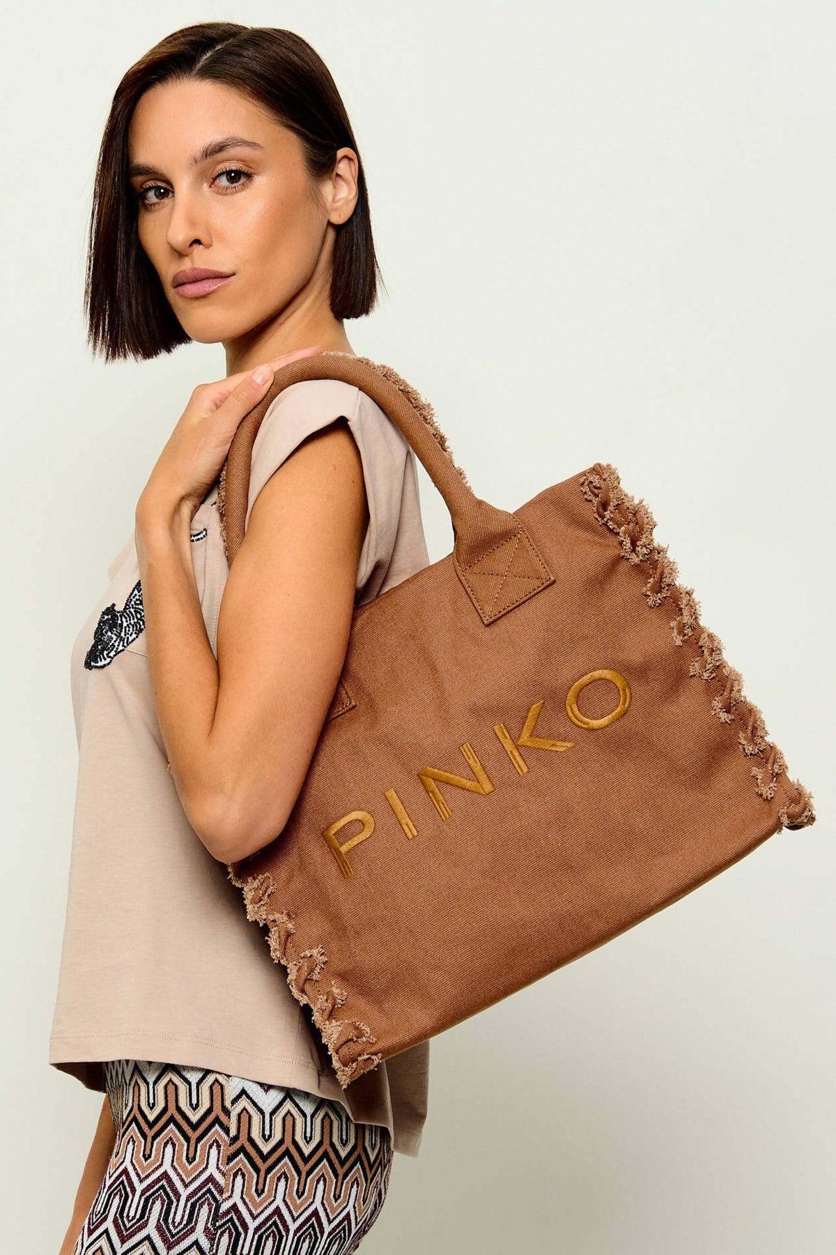 PINKO AA en color MARRON (1)