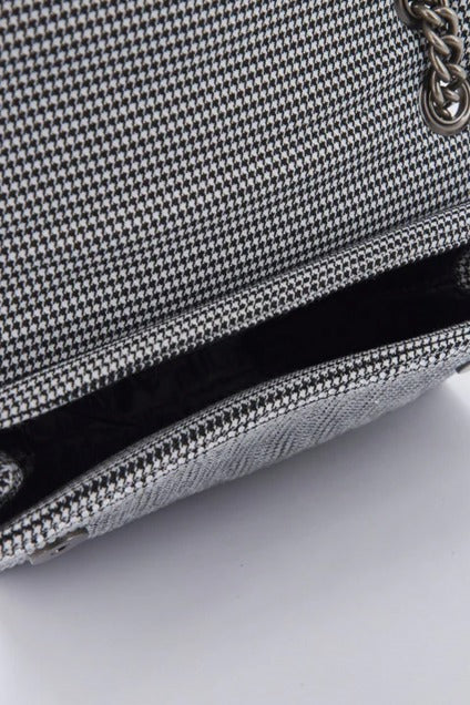 KURT GEIGER LONDON FABRIC MINI KENSINGTON en color PLATA (4)