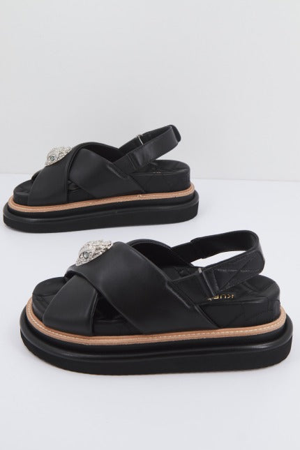KURT GEIGER LONDON ORSON CROSS STRAP SANDA en color NEGRO (2)