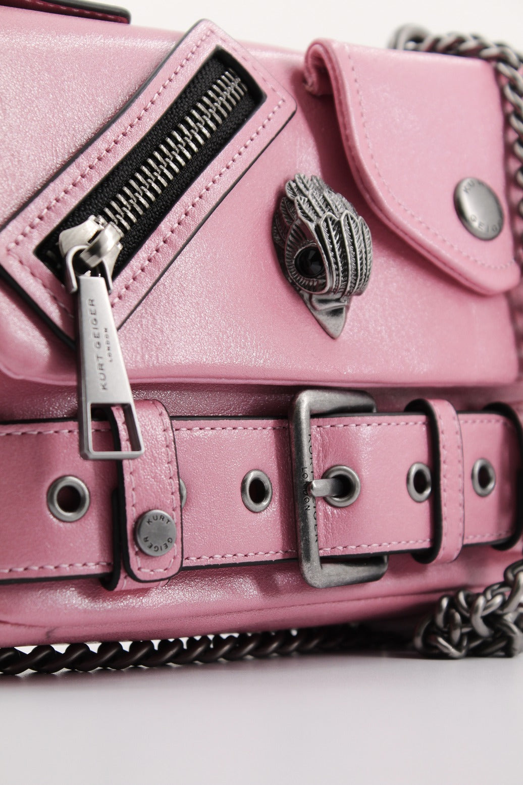 KURT GEIGER LONDON -HACKNEY SM BAG en color ROSA (4)