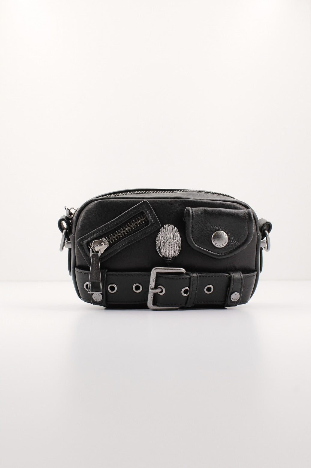 KURT GEIGER LONDON -HACKNEY SM CAMERA BAG en color NEGRO (2)