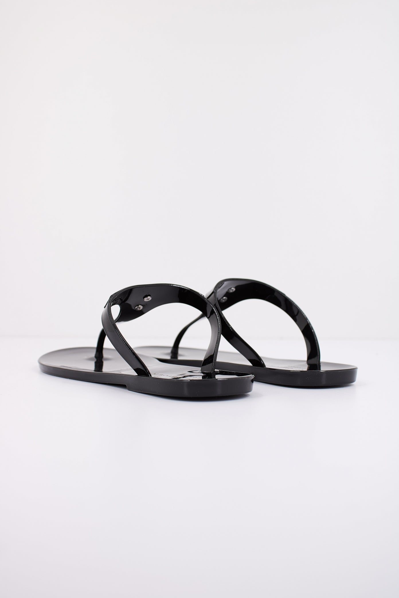 KURT GEIGER LONDON MADDISON T-BAR en color NEGRO (3)