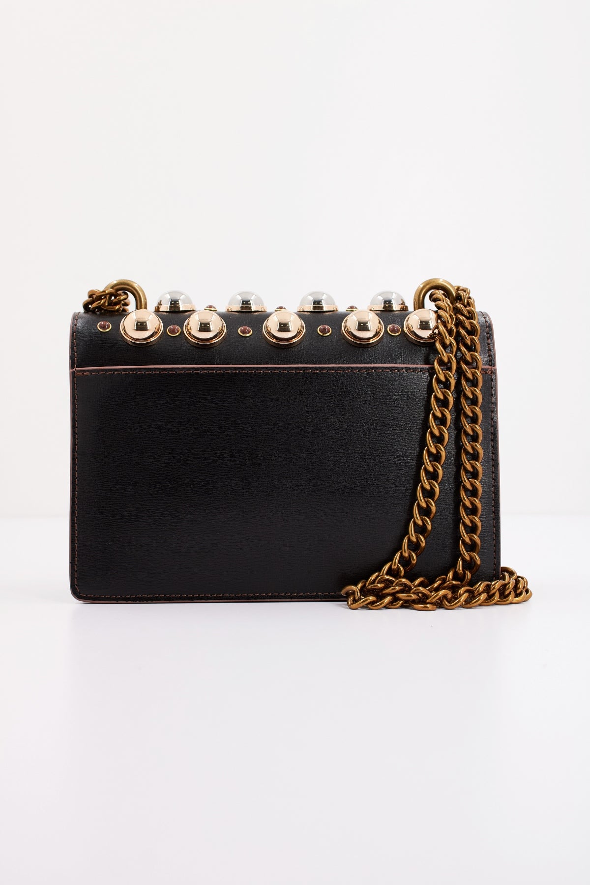 KURT GEIGER LONDON SHOREDITJ SM XBODY STUD en color NEGRO (3)