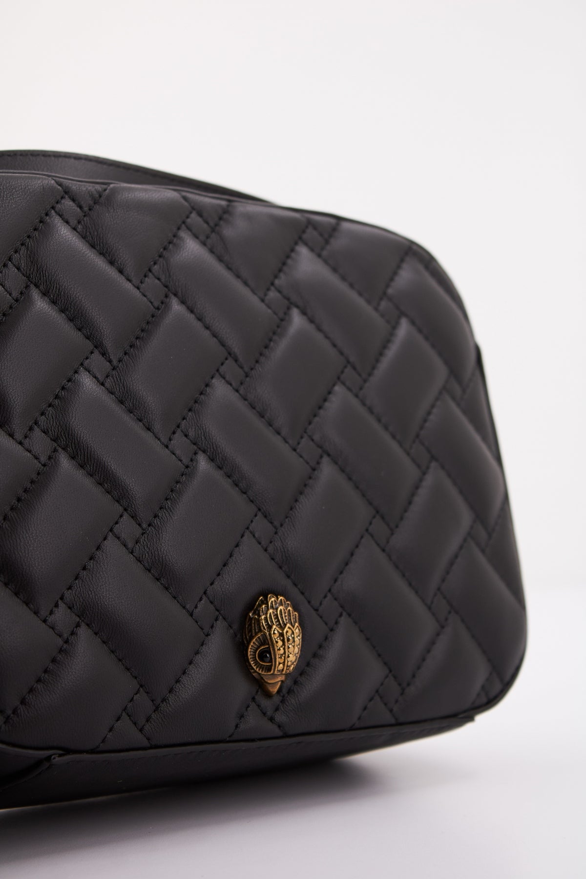 KURT GEIGER LONDON KENISTONG CROSS BODY en color NEGRO (4)