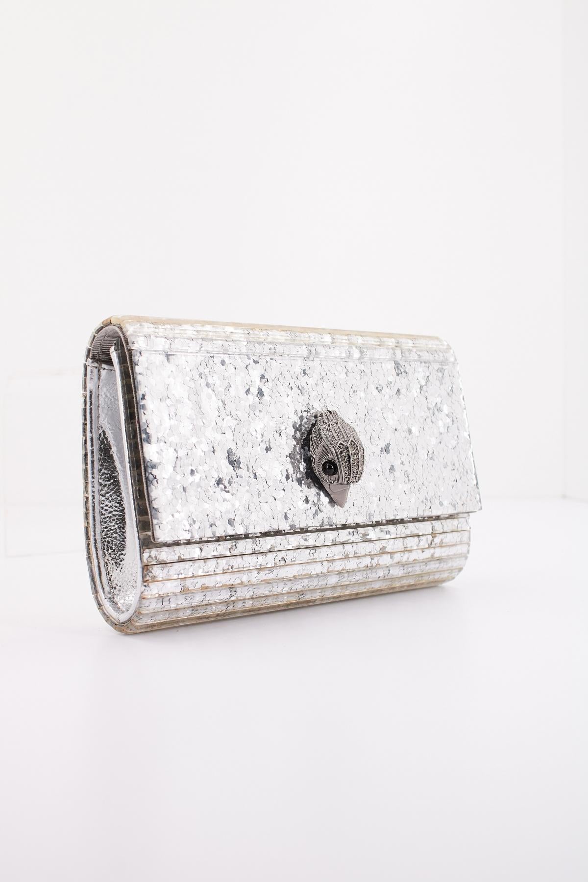 KURT GEIGER LONDON PARTU EAGLE CLUTH en color PLATA (2)