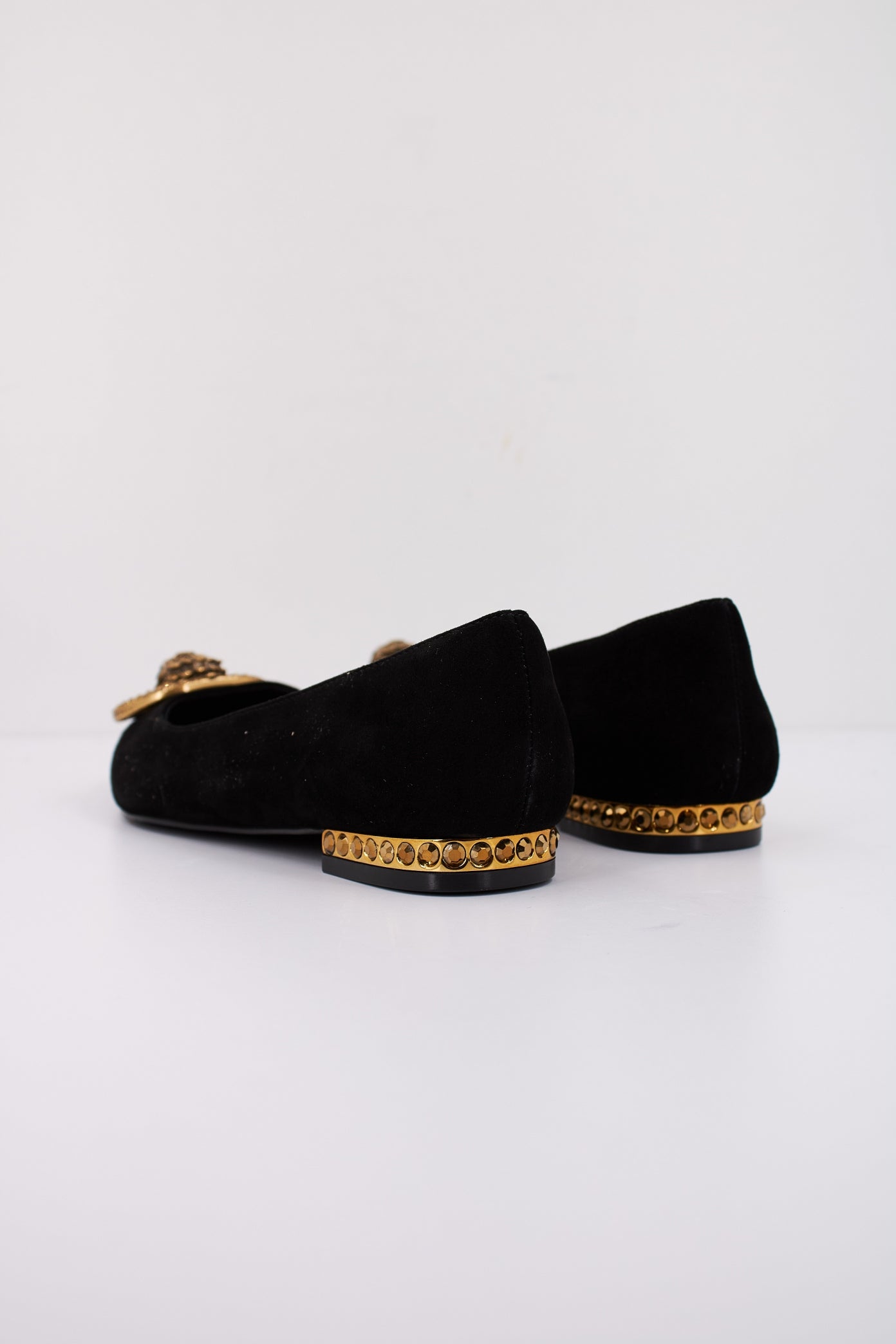 KURT GEIGER LONDON CHELSEA POINT FLAT en color NEGRO (4)