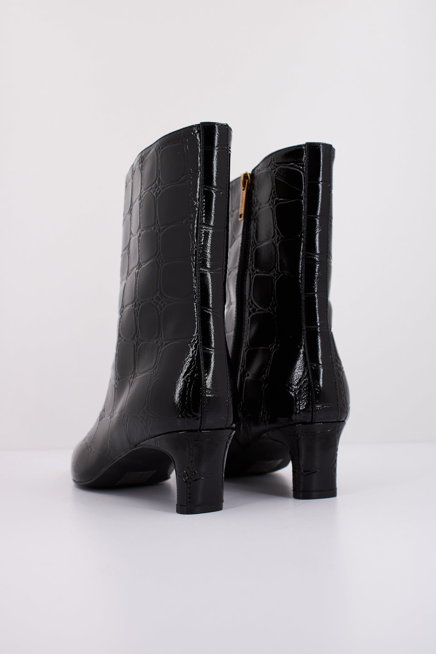 KURT GEIGER LONDON REGENT ANKLE BOOT en color NEGRO (4)
