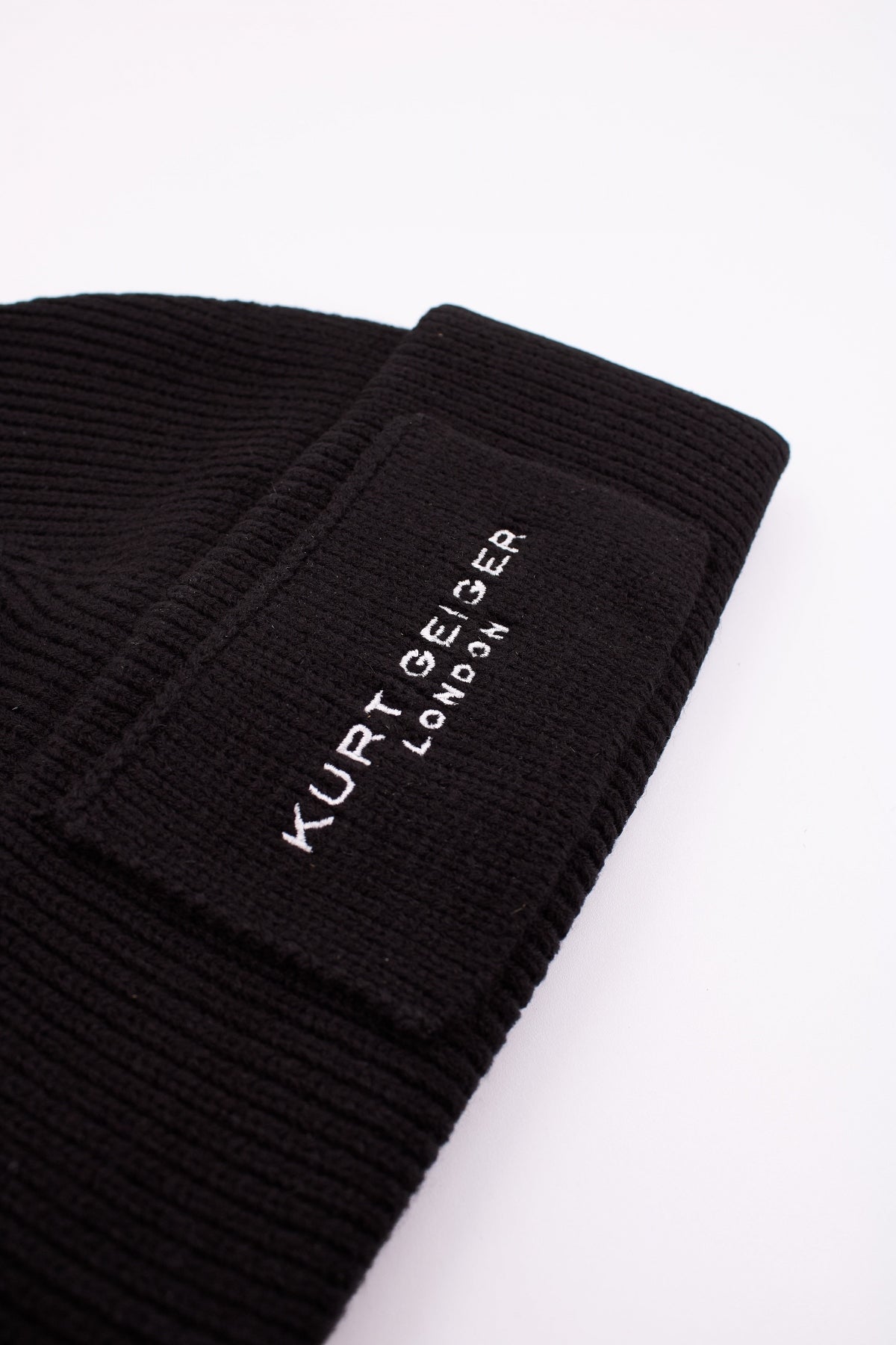 KURT GEIGER LONDON KGL KNITTED BEANIE en color NEGRO (3)