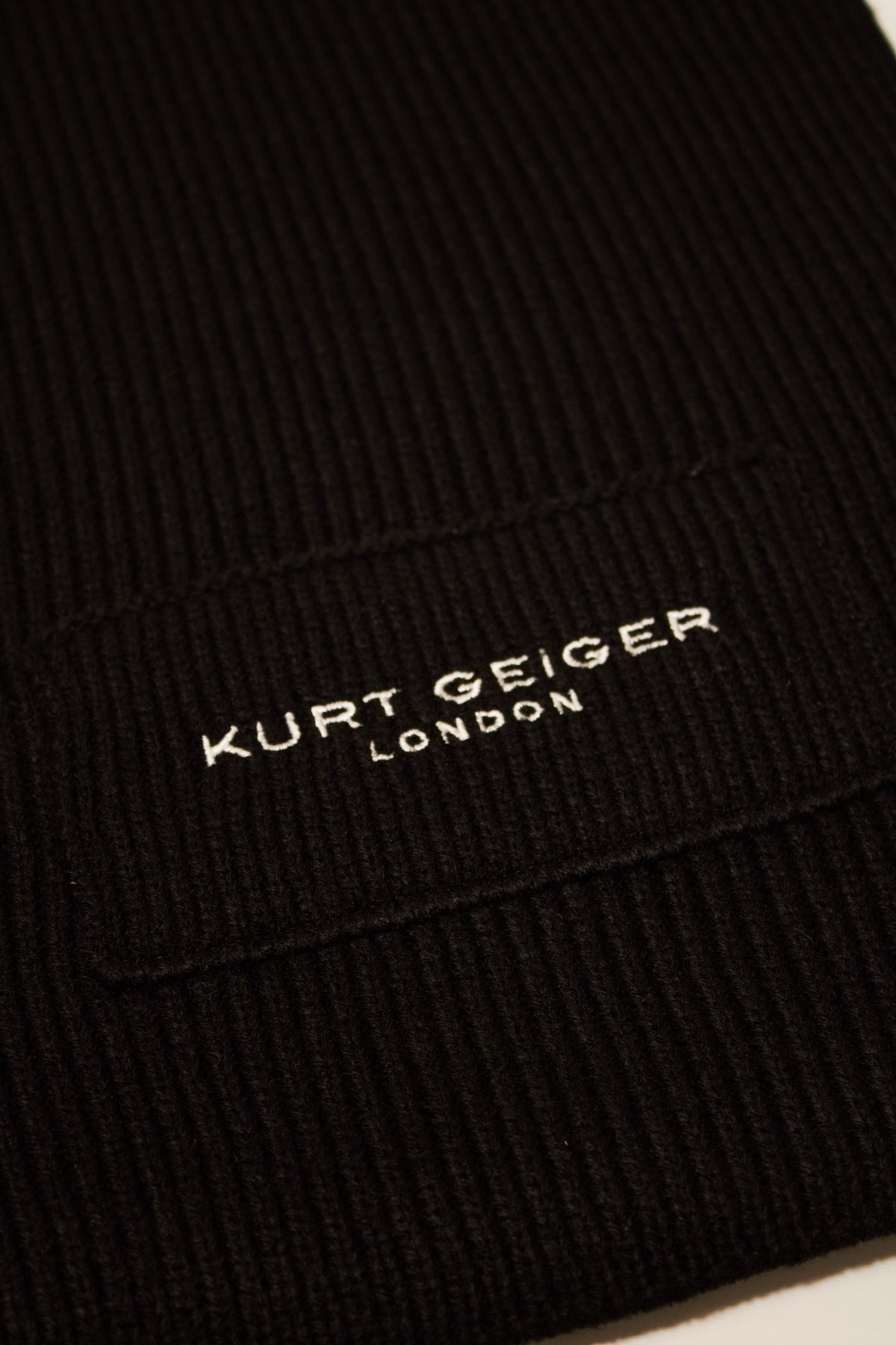 KURT GEIGER LONDON KGL KNITTED SCARF en color NEGRO (4)