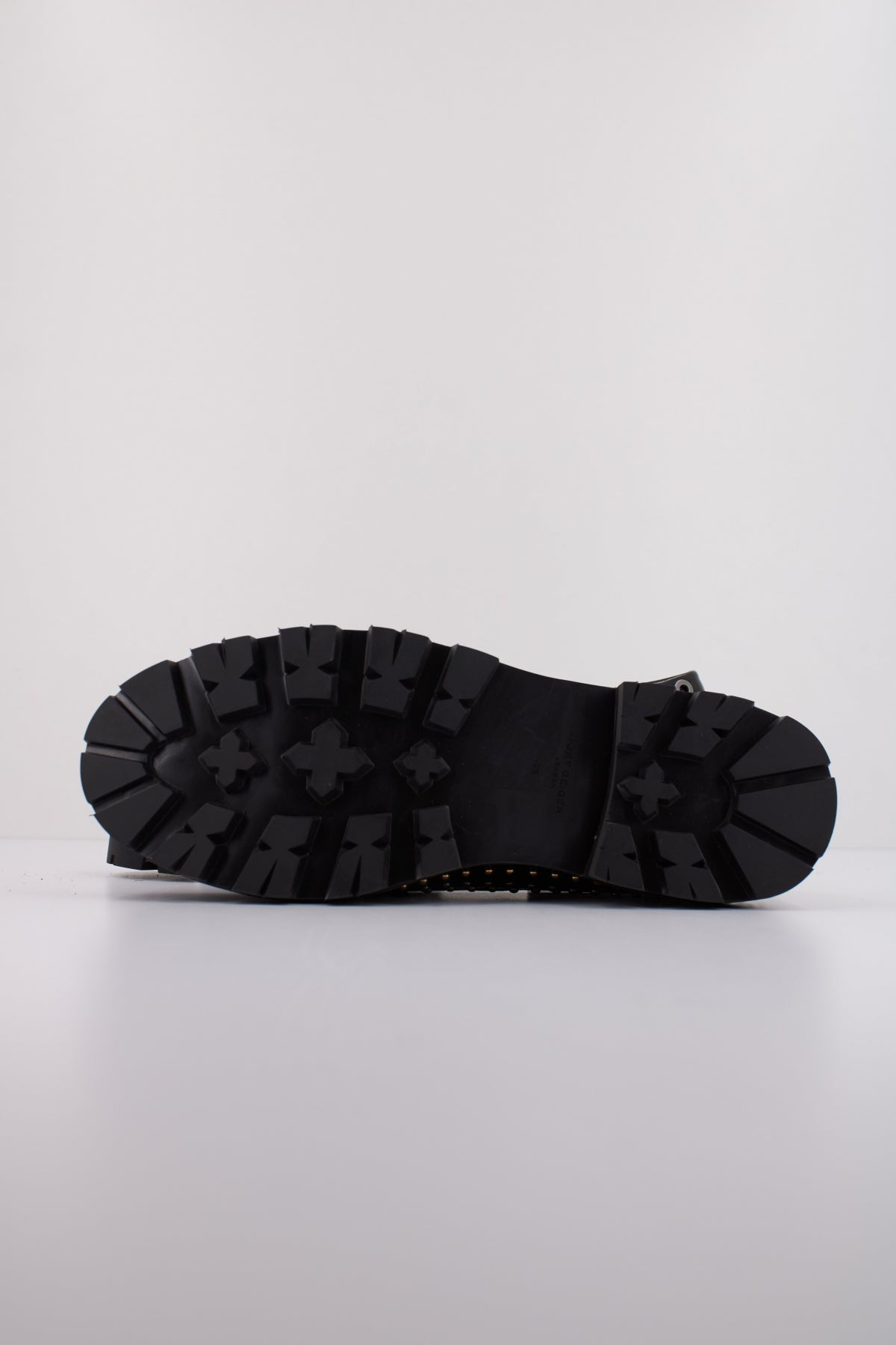 KURT GEIGER LONDON MANSION STUD LOAFER en color NEGRO (5)
