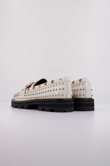 KURT GEIGER LONDON MANSION STUD LOAFER en color BLANCO (4)
