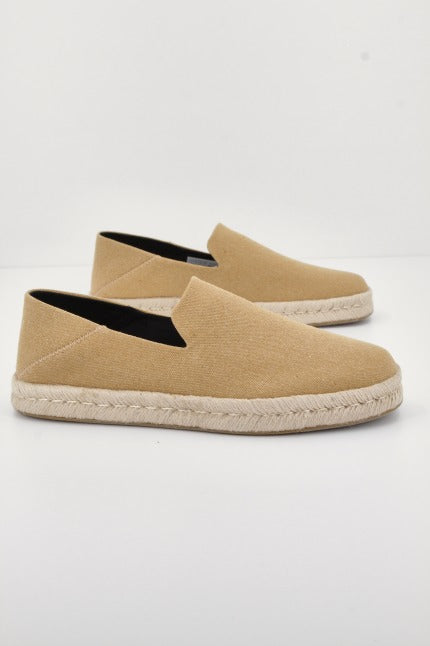 TOMS SANTIAGO en color MARRON CLARO (2)