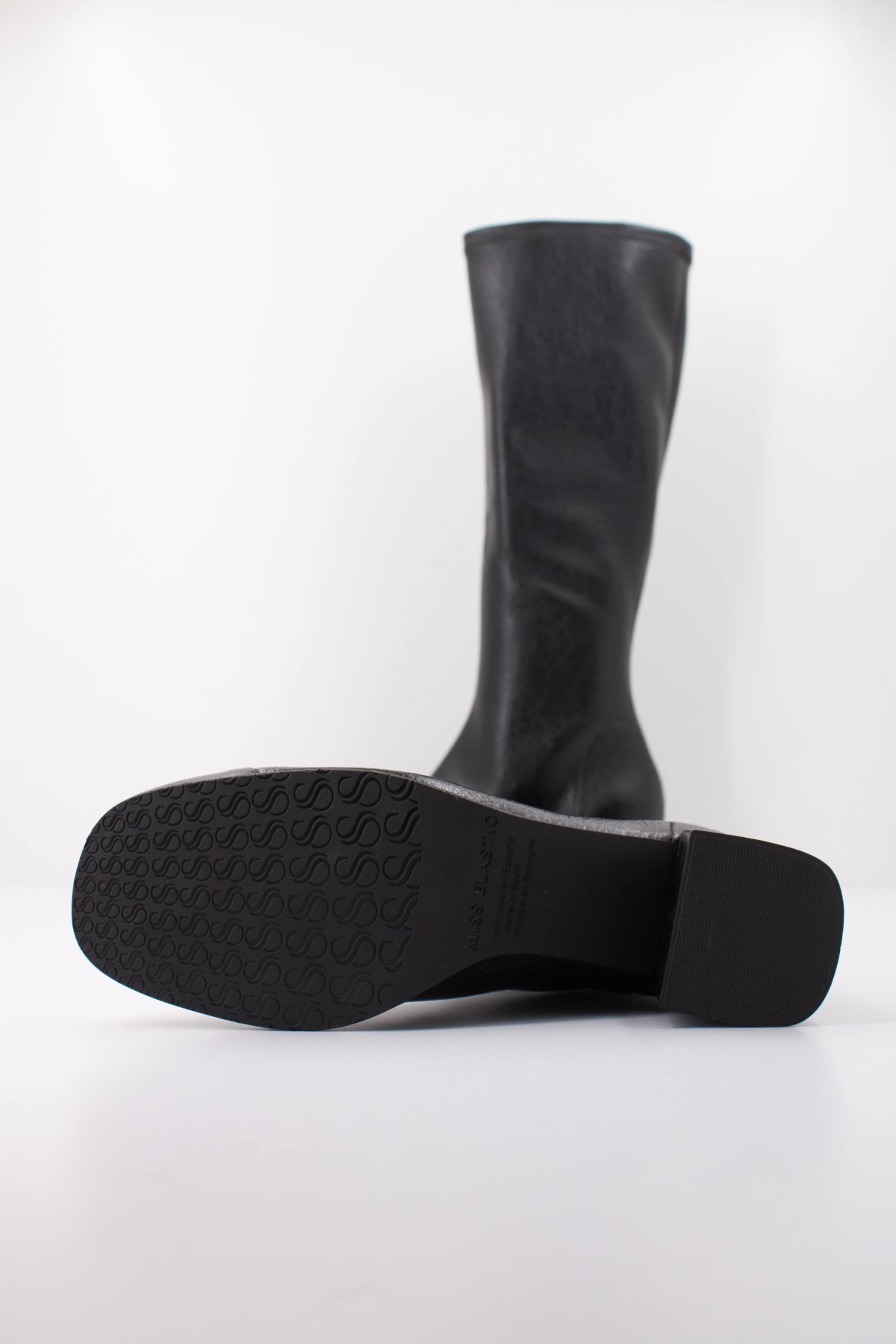 MISS ELASTIC BOTA CHANEL BRILLITE en color NEGRO (5)