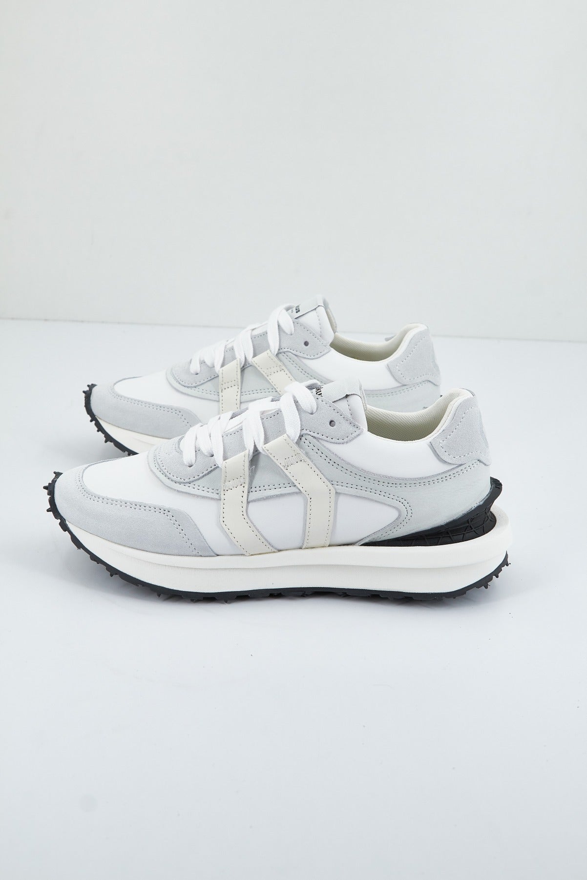 MIKAKUS WHITE LEATHER en color BLANCO (1)
