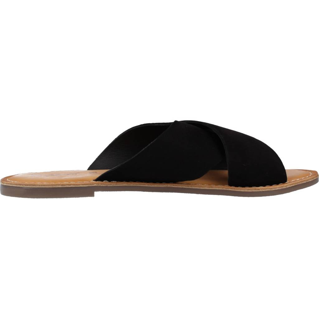 KICKERS en color NEGRO (4)