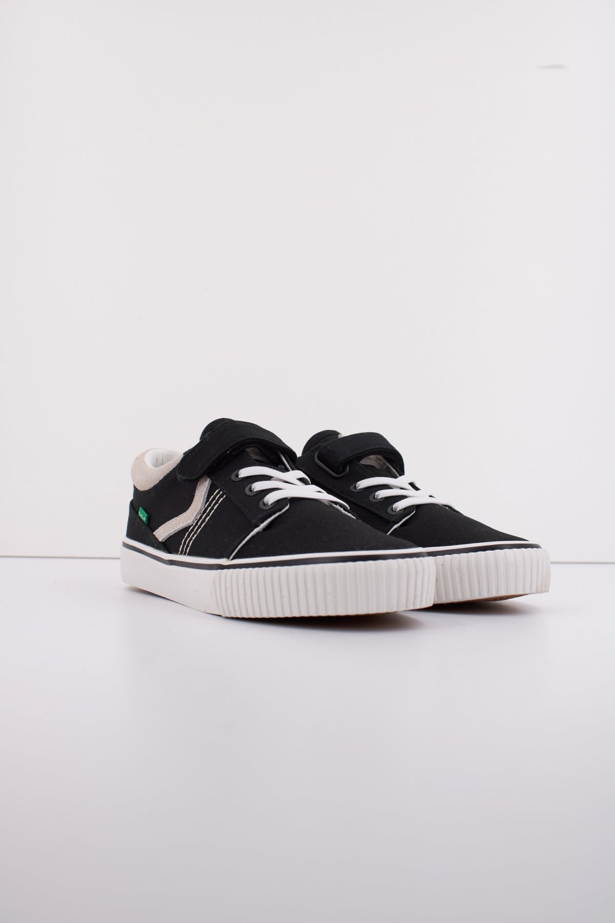 KICKERS KICKSLIDI en color NEGRO (2)