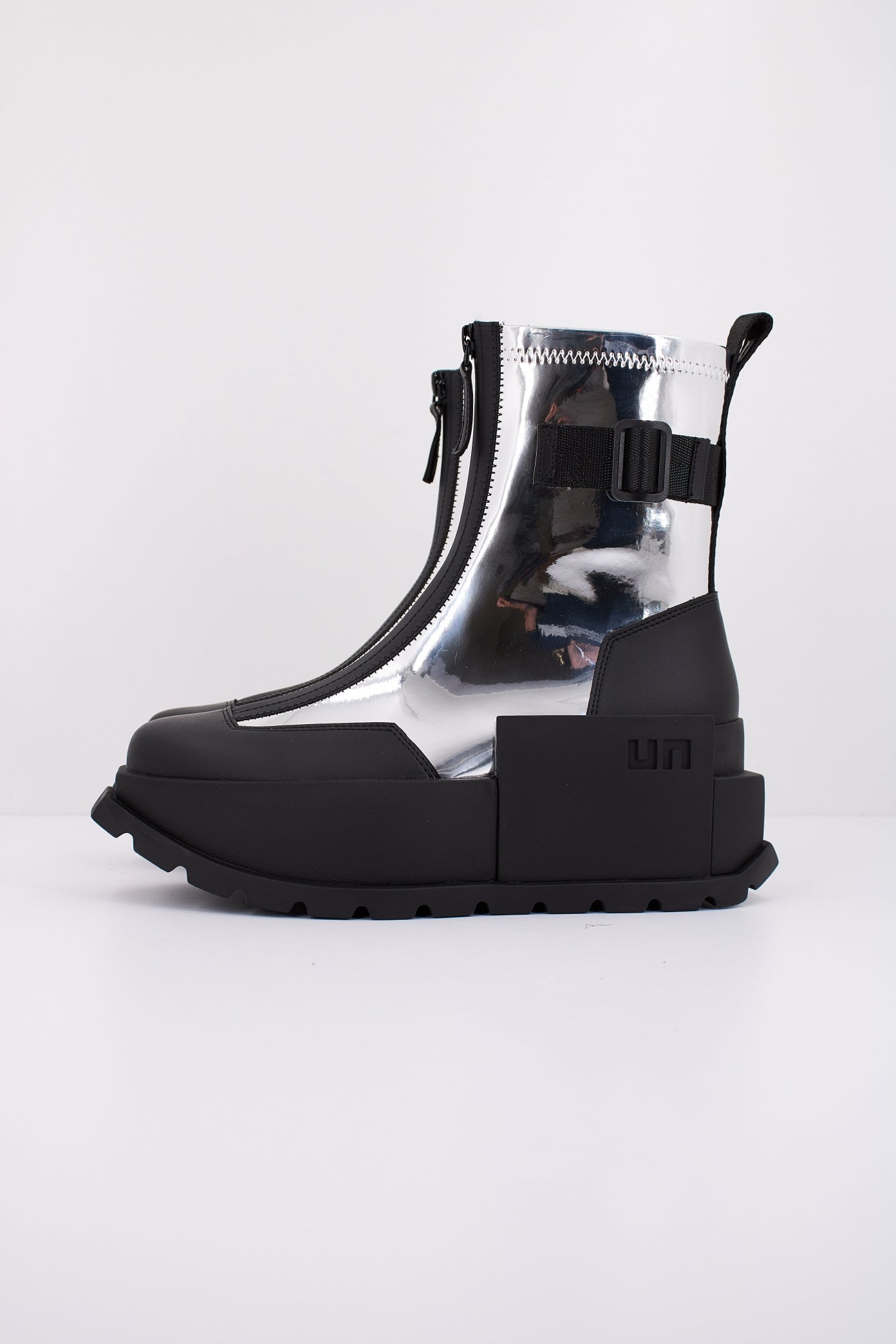 UNITED NUDE ROKO BOOTIE II en color PLATA (1)