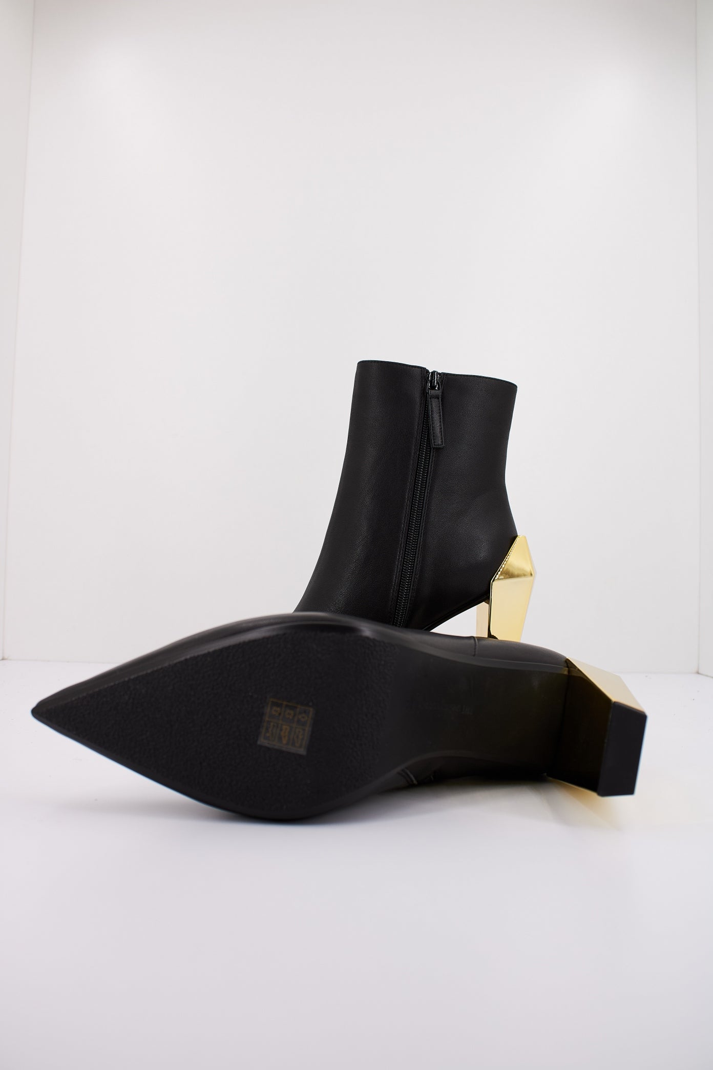UNITED NUDE GEM BOOTIE HI en color NEGRO (5)