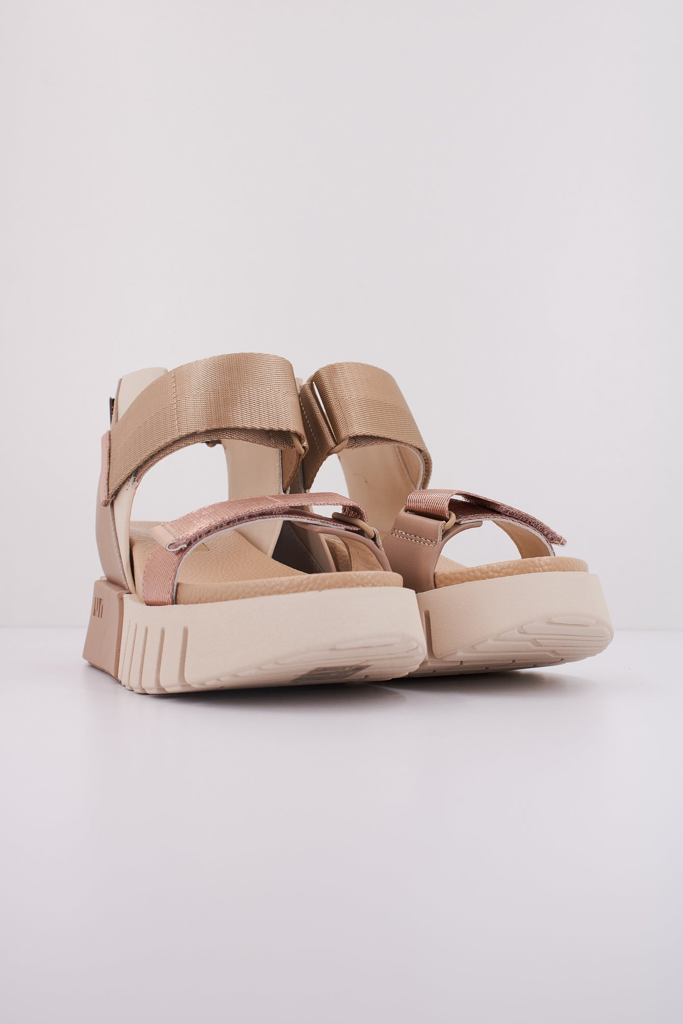 UNITED NUDE DELTA RUN en color MARRON CLARO (2)