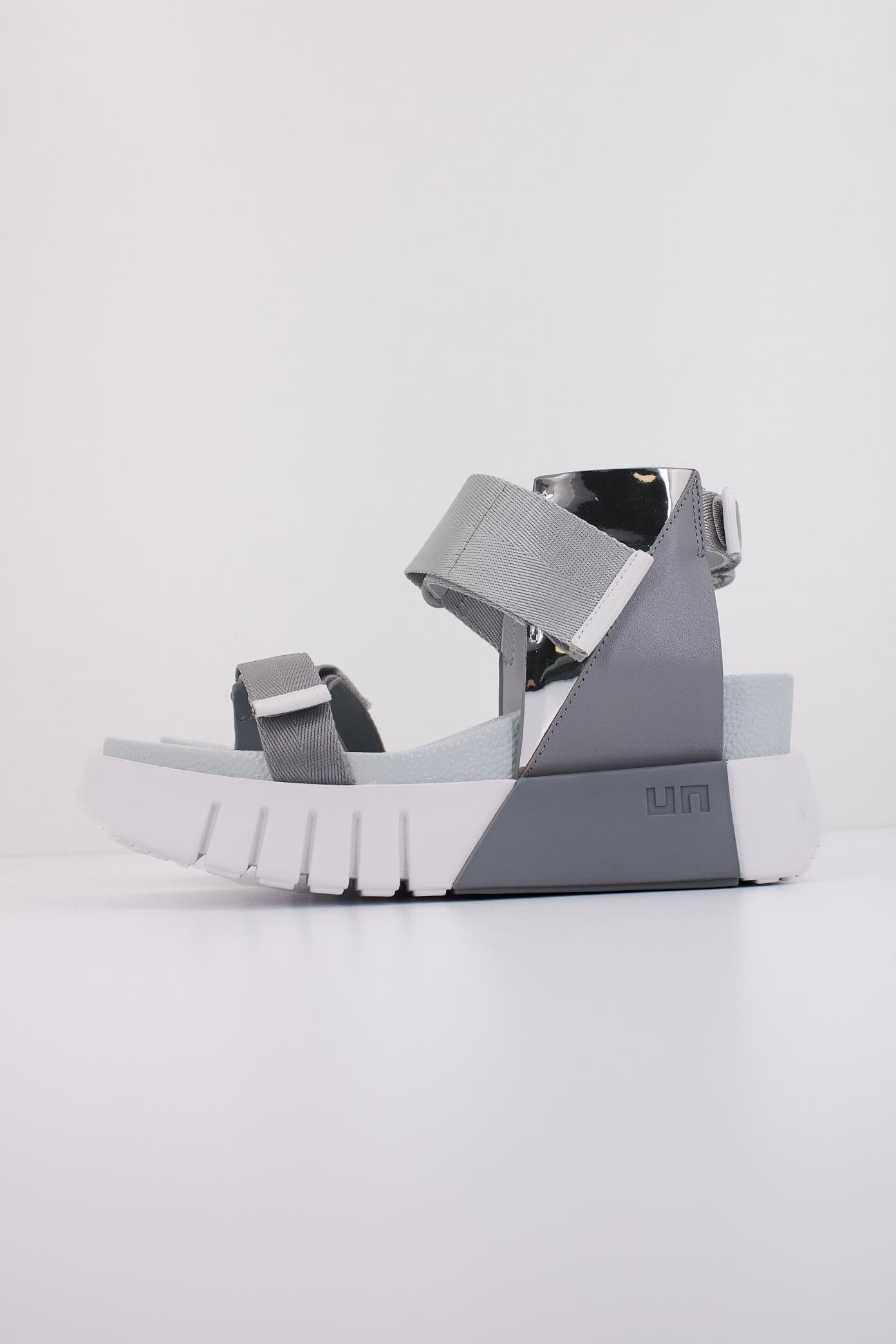 UNITED NUDE DELTA RUN en color PLATA (1)