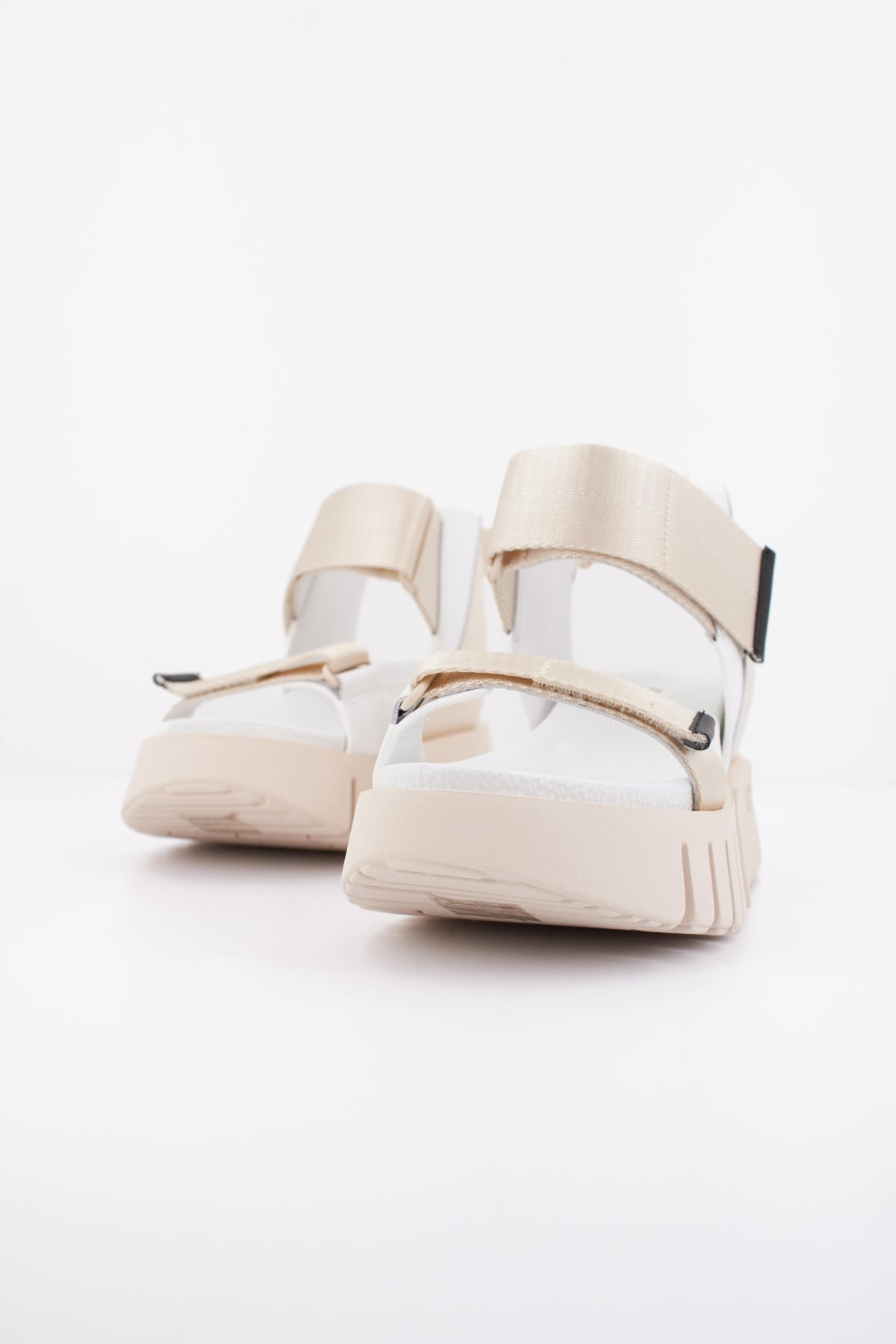 UNITED NUDE DELTA RUN en color BEIS (2)