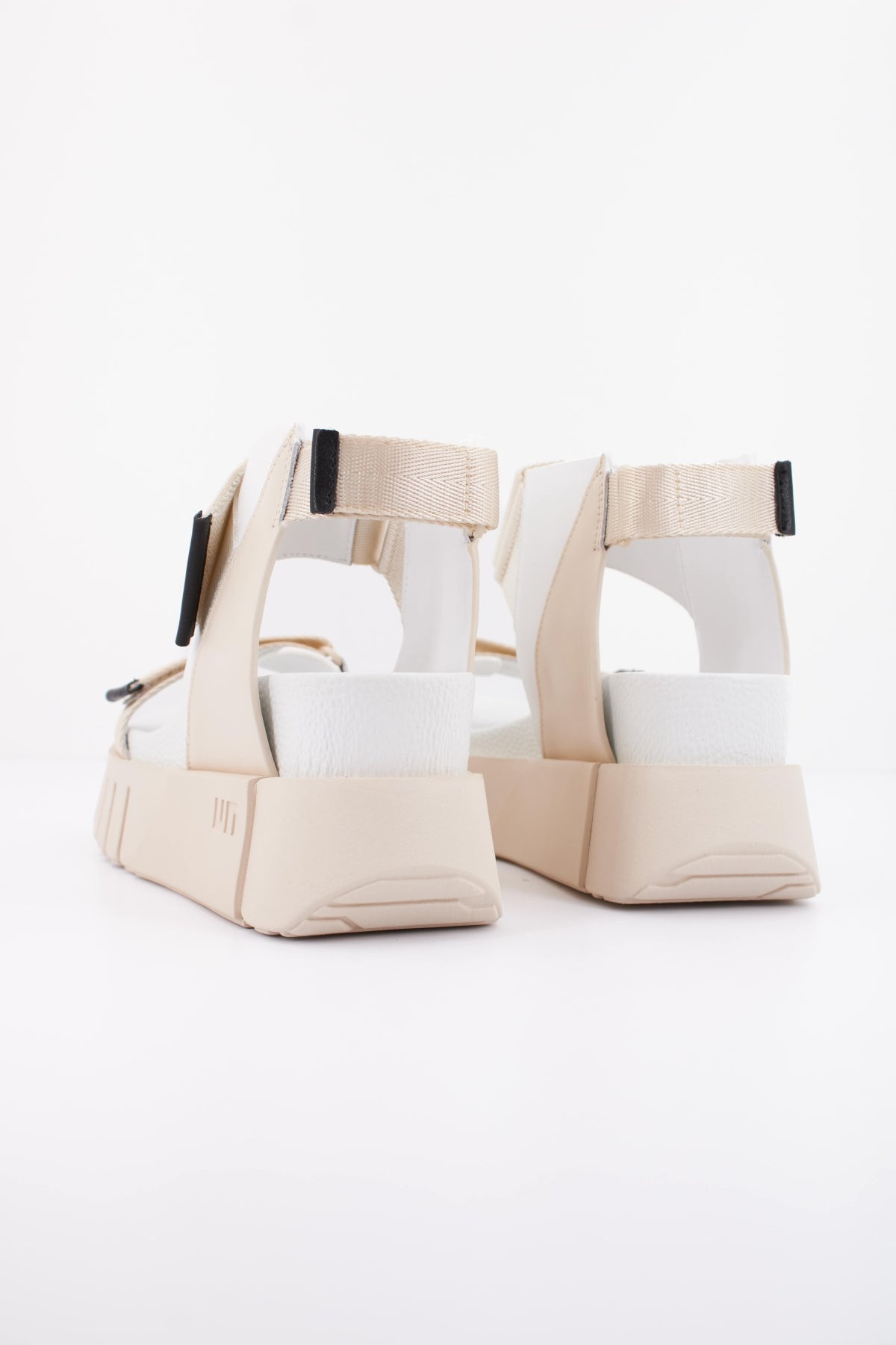 UNITED NUDE DELTA RUN en color BEIS (4)