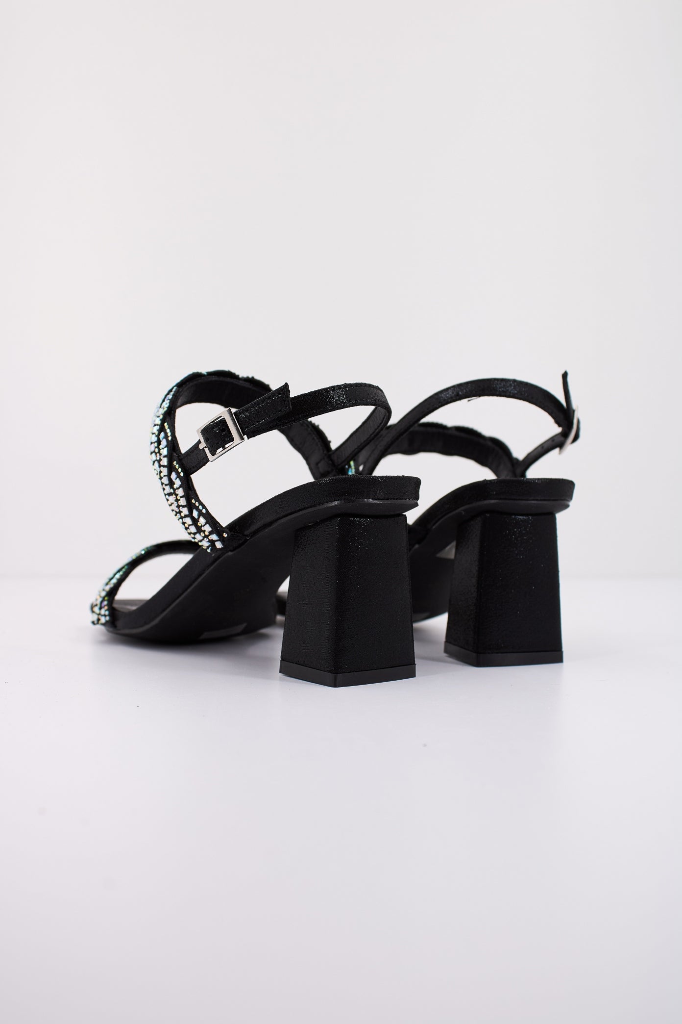 MENBUR M en color NEGRO (3)