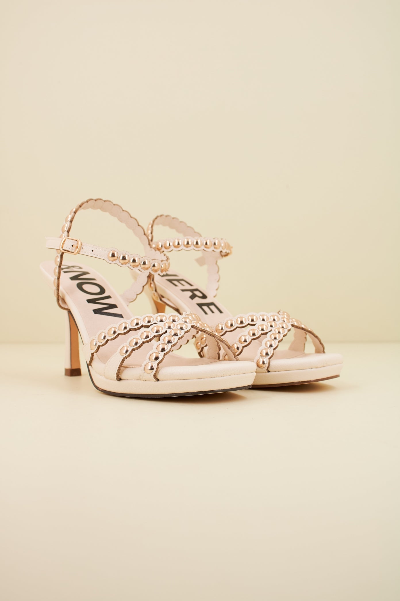 MENBUR M en color BLANCO (2)