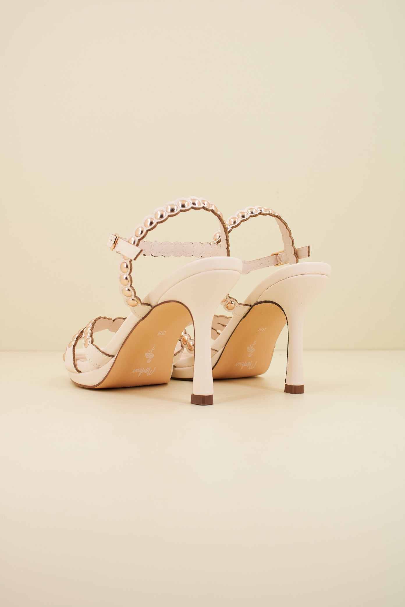 MENBUR M en color BLANCO (3)