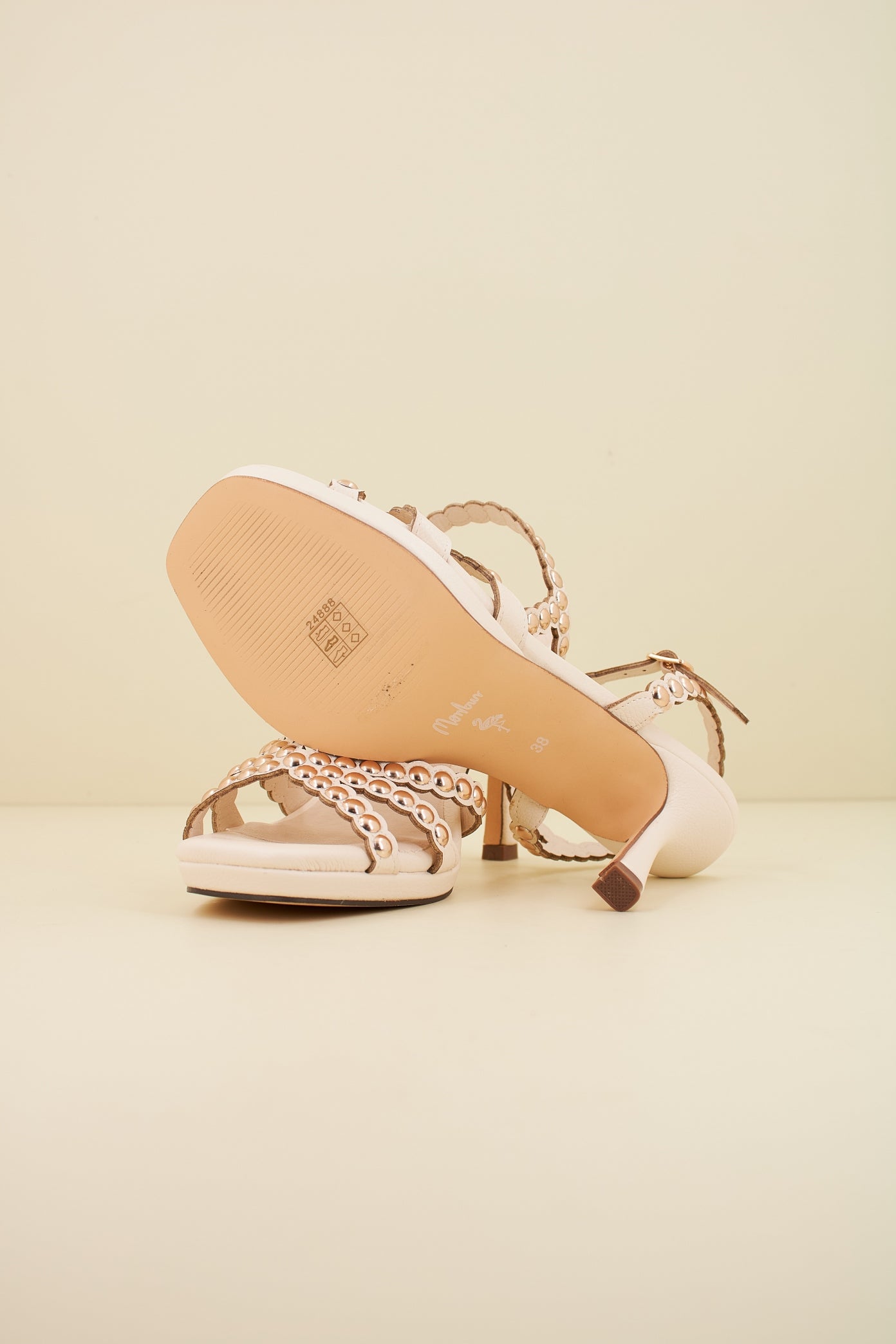 MENBUR M en color BLANCO (4)