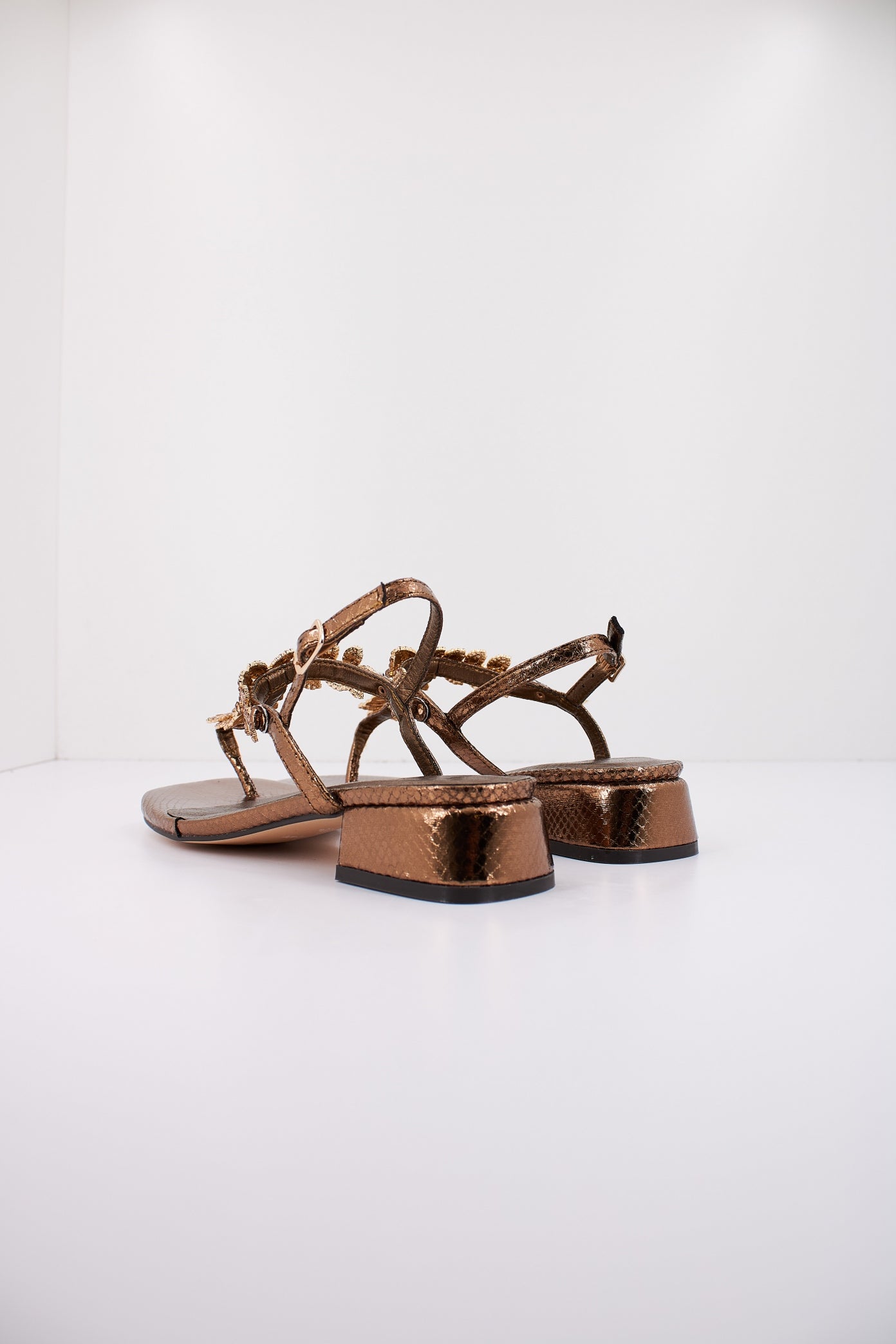 MENBUR M en color BRONCE (3)