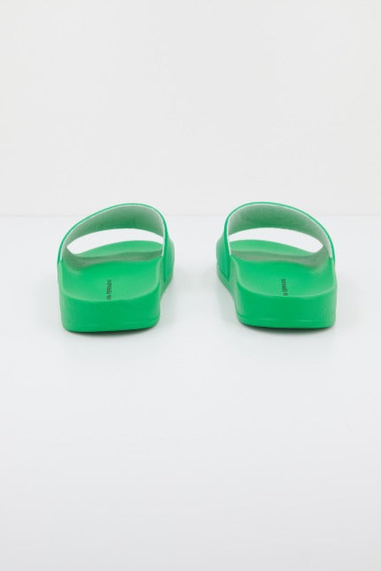 CHIARA FERRAGNI EYE STAR SLIDERS en color VERDE (3)