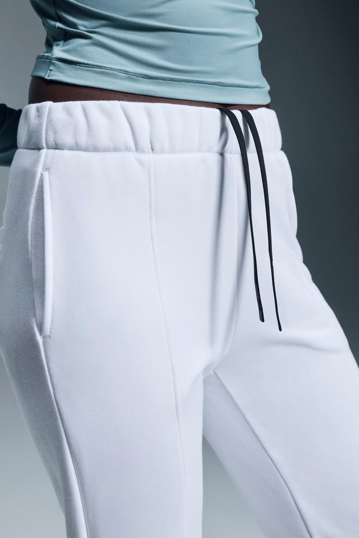 ON RUNNING CLUB PANTS en color BLANCO (4)
