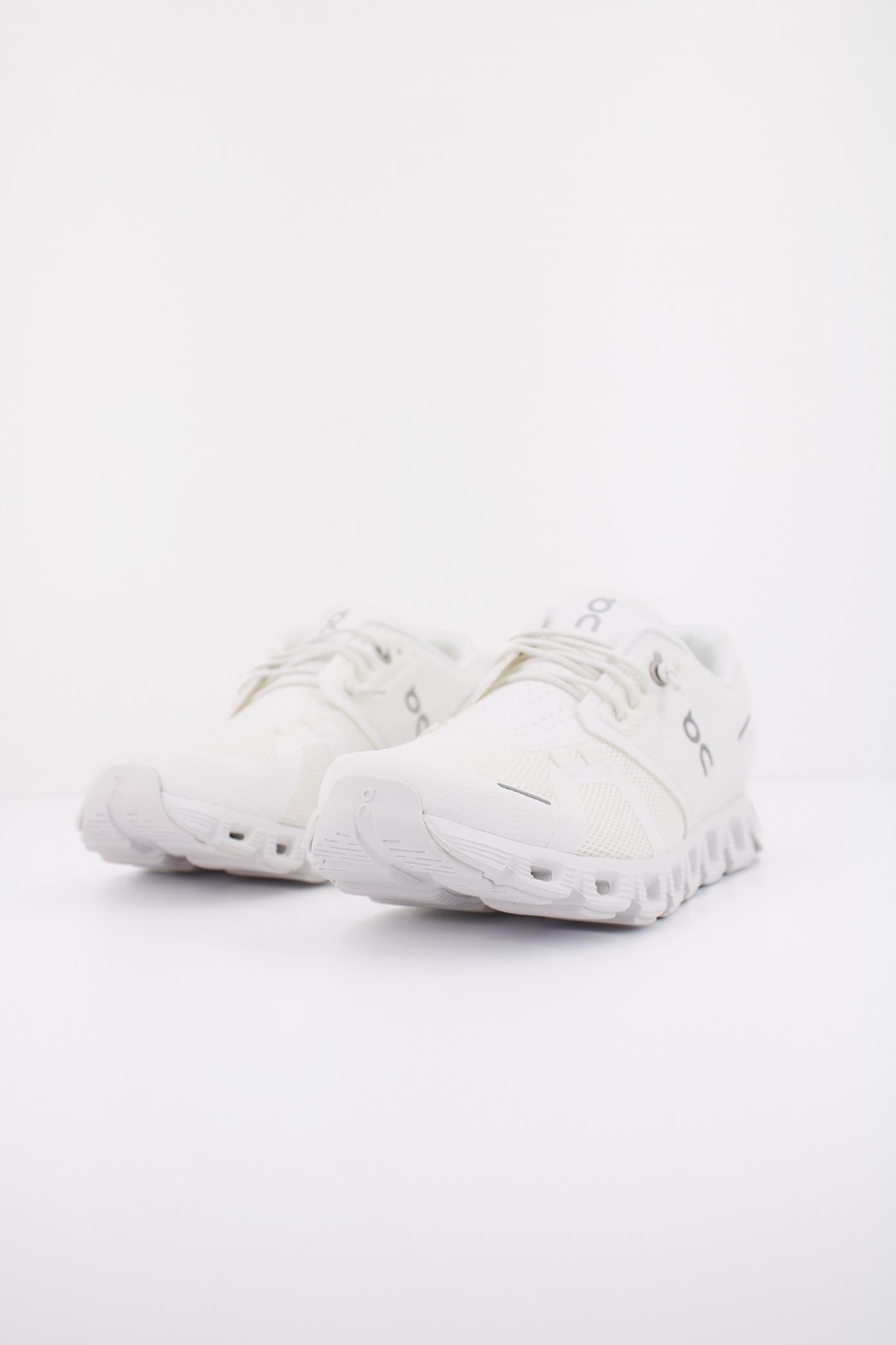 ON RUNNING CLOUD en color BLANCO (2)
