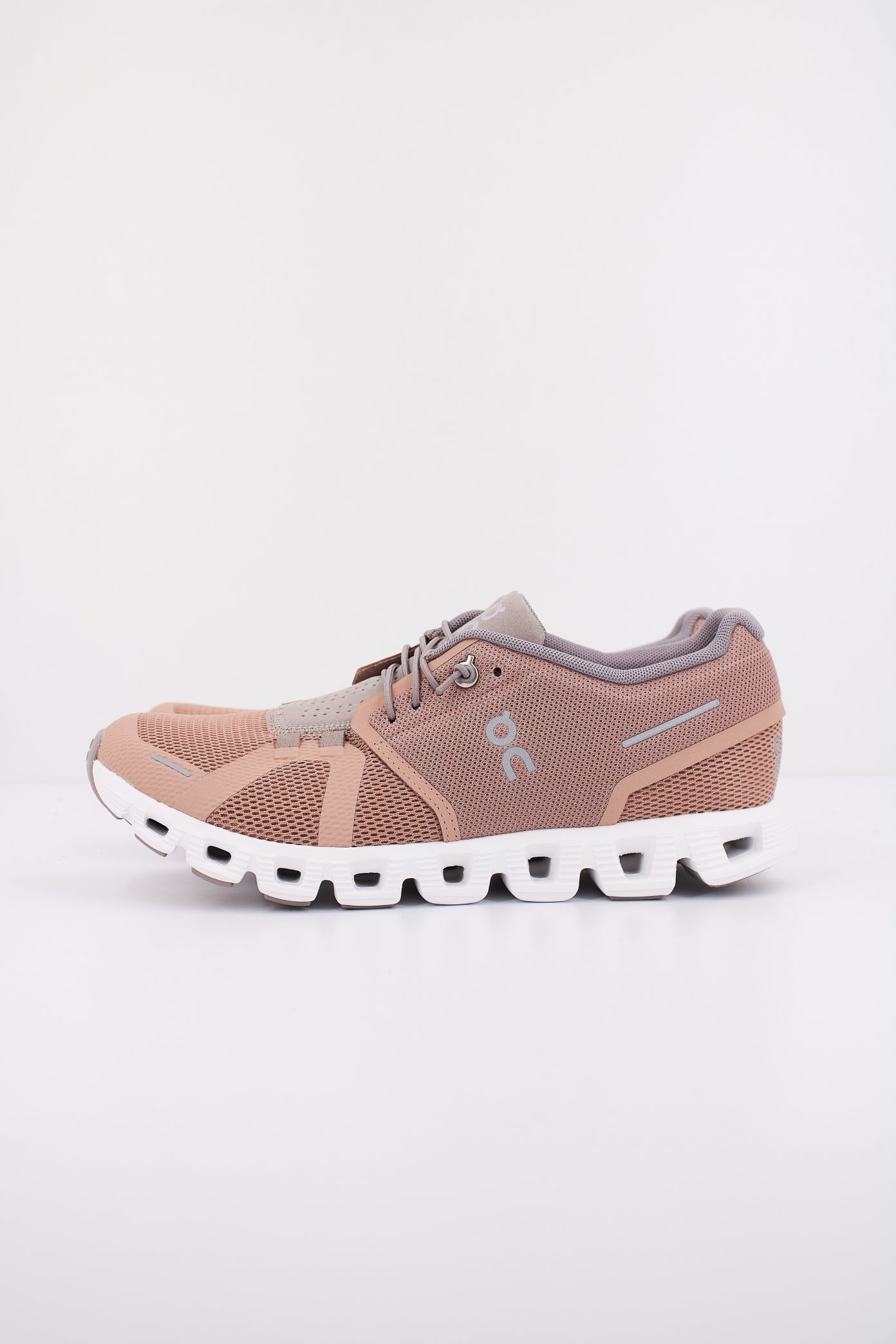 ON RUNNING CLOUD en color MARRON (1)