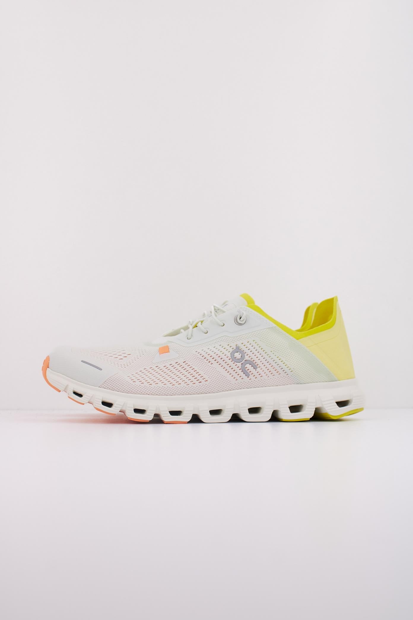 ON RUNNING CLOUD COAST en color BLANCO (1)