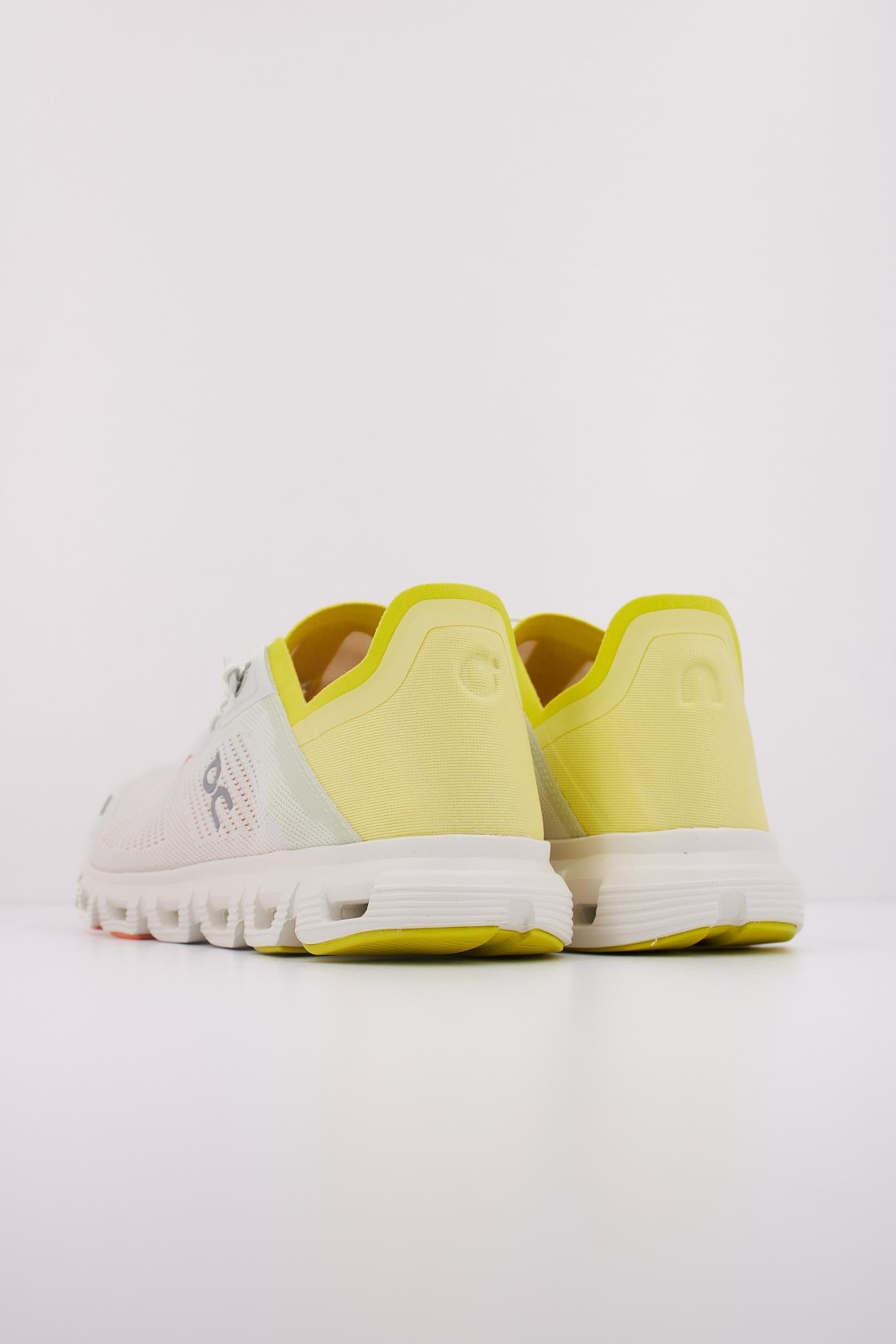 ON RUNNING CLOUD COAST en color BLANCO (4)